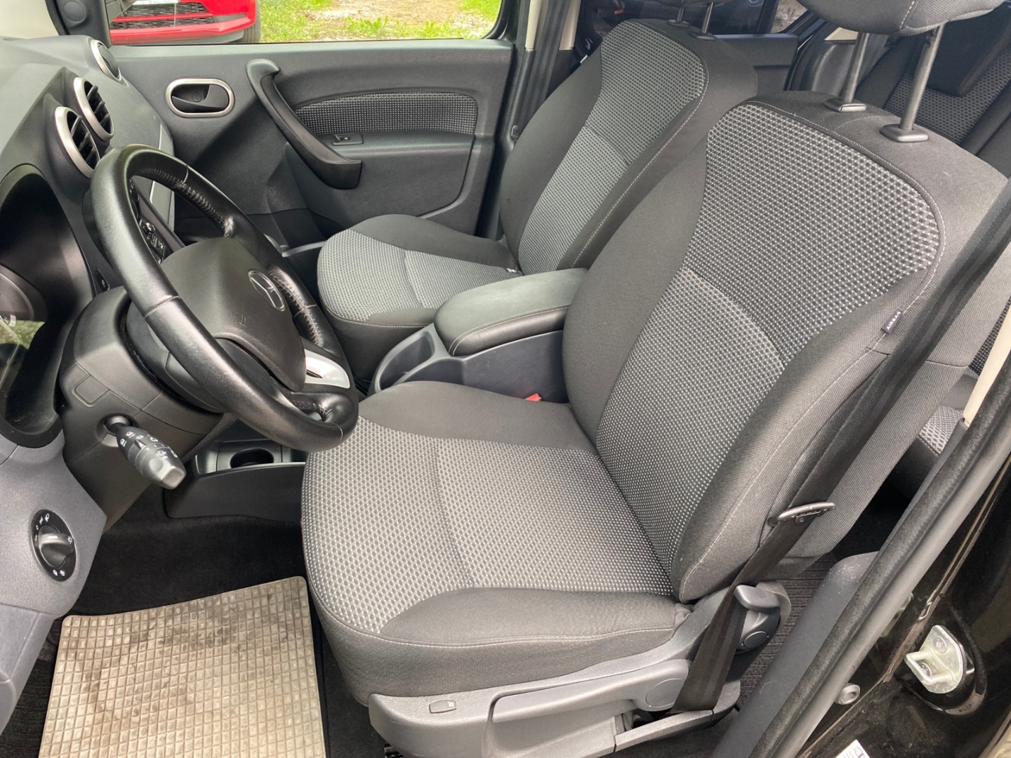 Mercedes-Benz Citan Kombi 111 CDI lang, dravitschwarz metallic – Bild 7