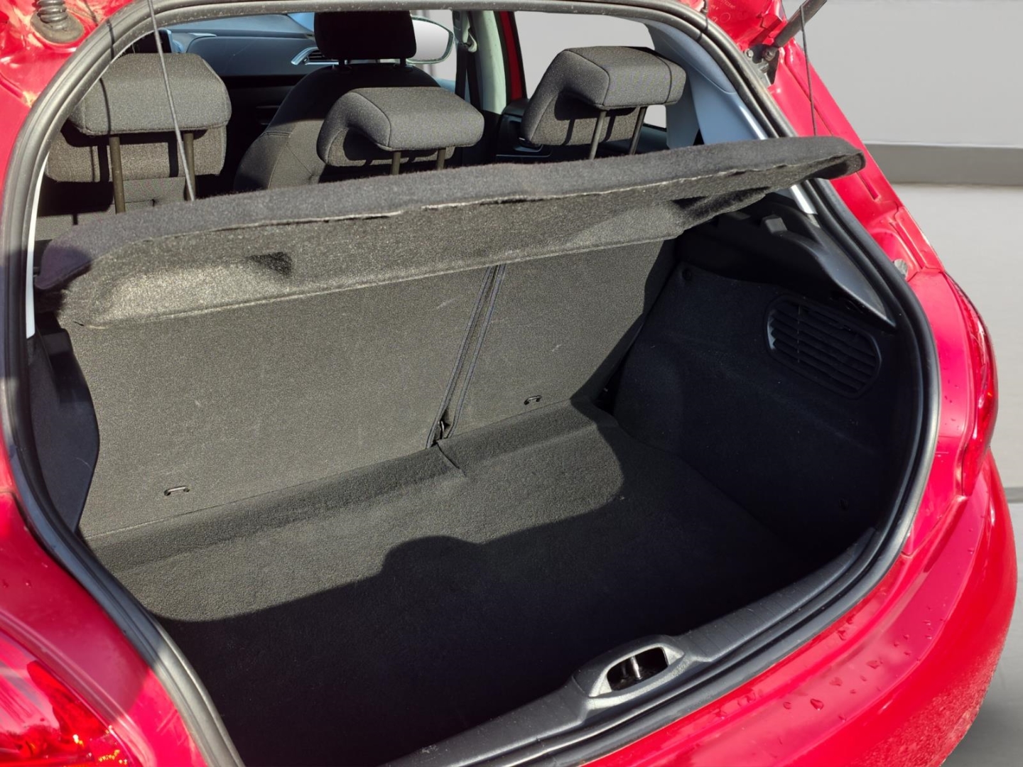 Peugeot 208 Style, Klima, Navi, Tempomat, Parksensoren, lackierung rot rubi/metallic-lackierung mit schutzlack – Bild 12