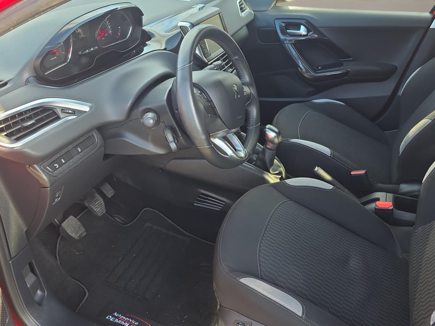 Peugeot 208 Style, Klima, Navi, Tempomat, Parksensoren, lackierung rot rubi/metallic-lackierung mit schutzlack – Bild 13