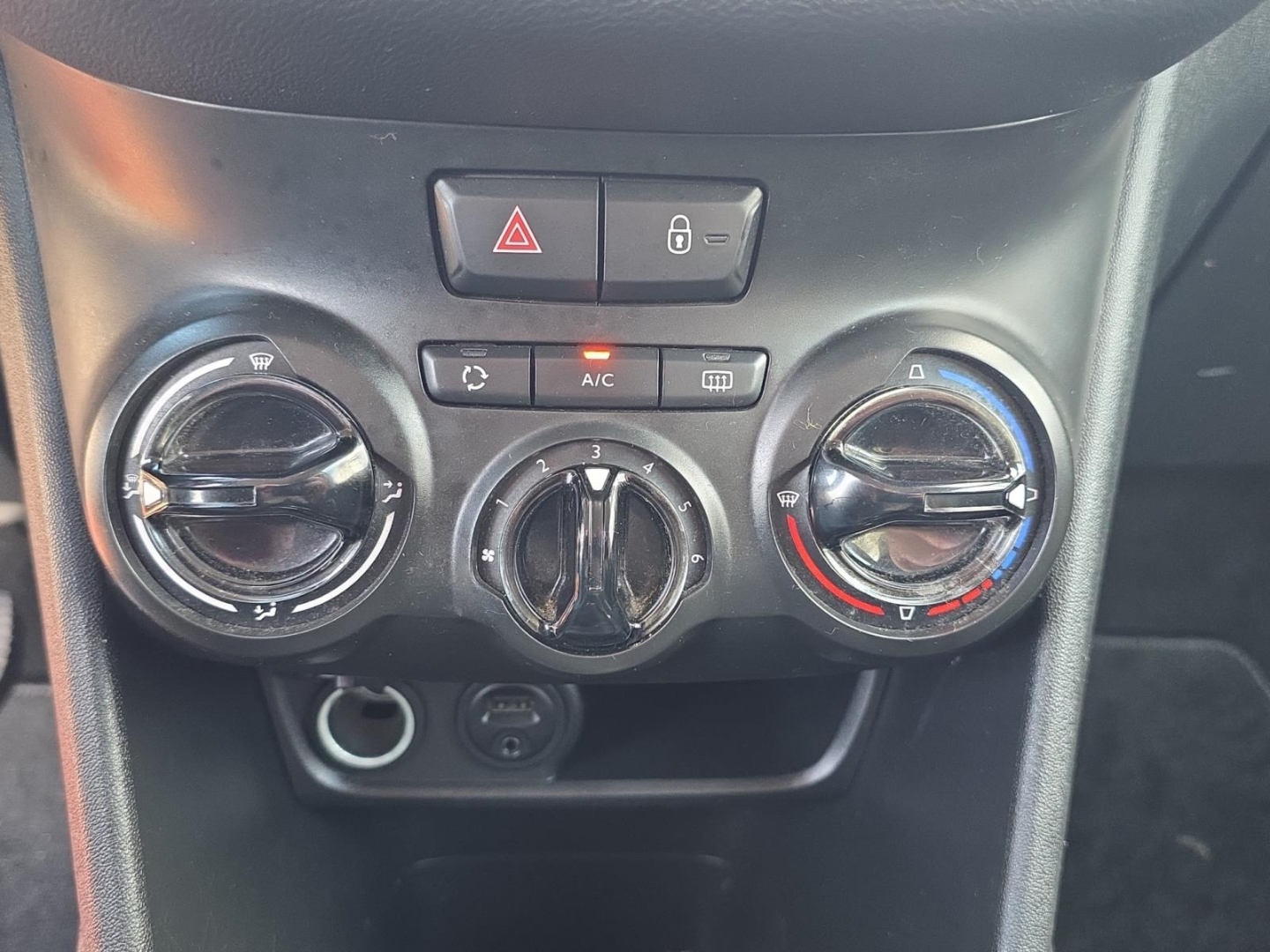 Peugeot 208 Style, Klima, Navi, Tempomat, Parksensoren, lackierung rot rubi/metallic-lackierung mit schutzlack – Bild 17