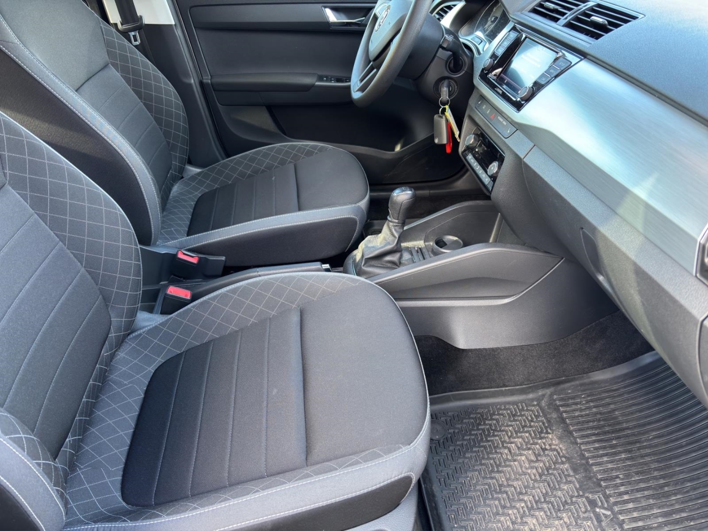 Skoda Fabia Combi, Climatronic, Sitzheizung, Tempomat, brilliant-silber metallic – Bild 16