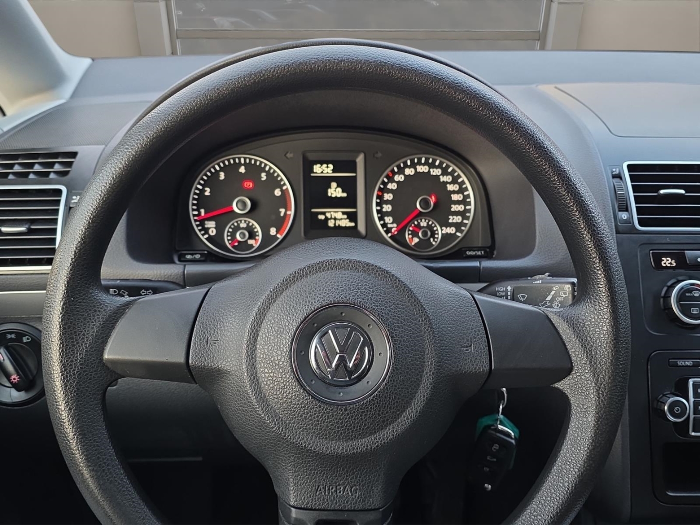 VW Touran 7-Sitzer, Climatic, PDC, Sitzheizung, night blue metallic (blau) – Bild 15