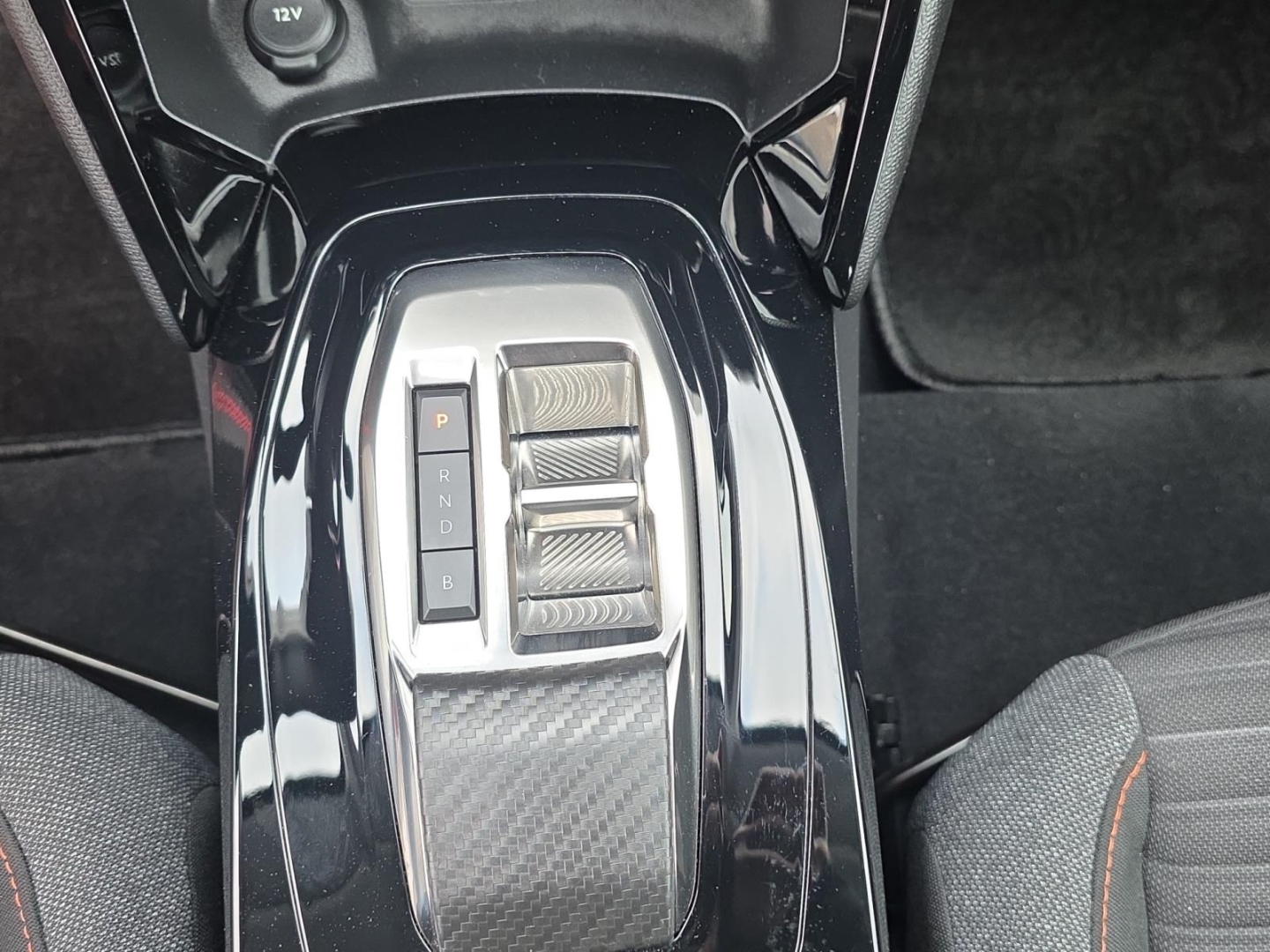 Peugeot 208 e- Active,LED,Climatronic,Tempomat,Sitzheizung, lackierung elixier-rot/typ verkleidung aussen metallic + farbig lackiert – Bild 17