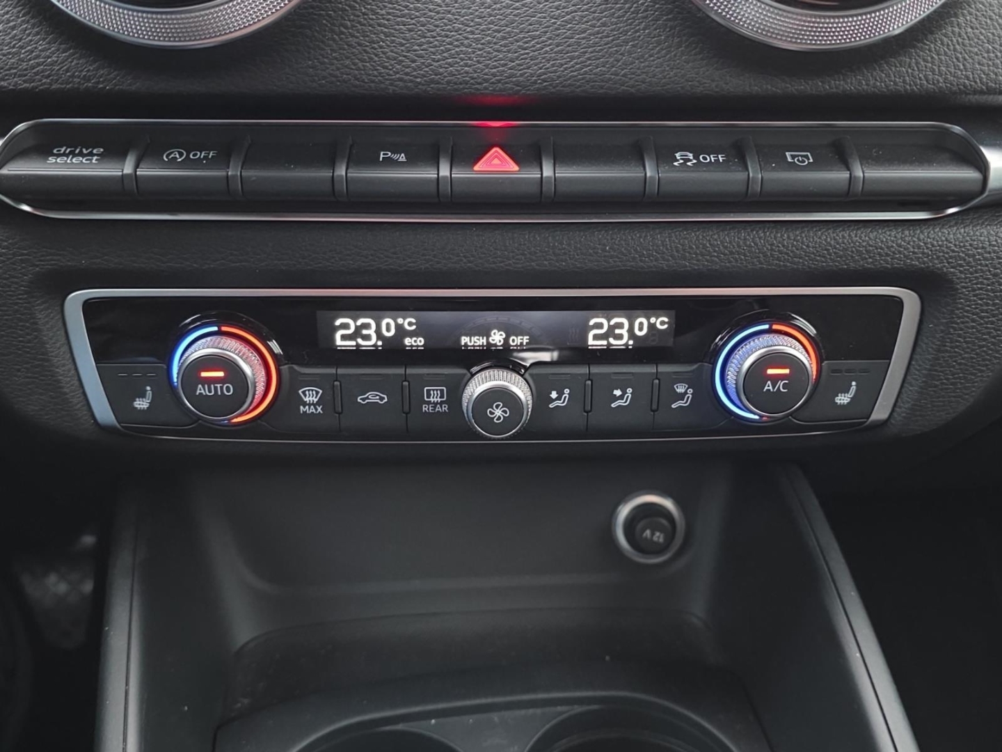 Audi A3 Sportback g-tron sport,Xenon,Navi,Tempomat,Climatronic,Sitzheizung, gletscherweiß metallic – Bild 17