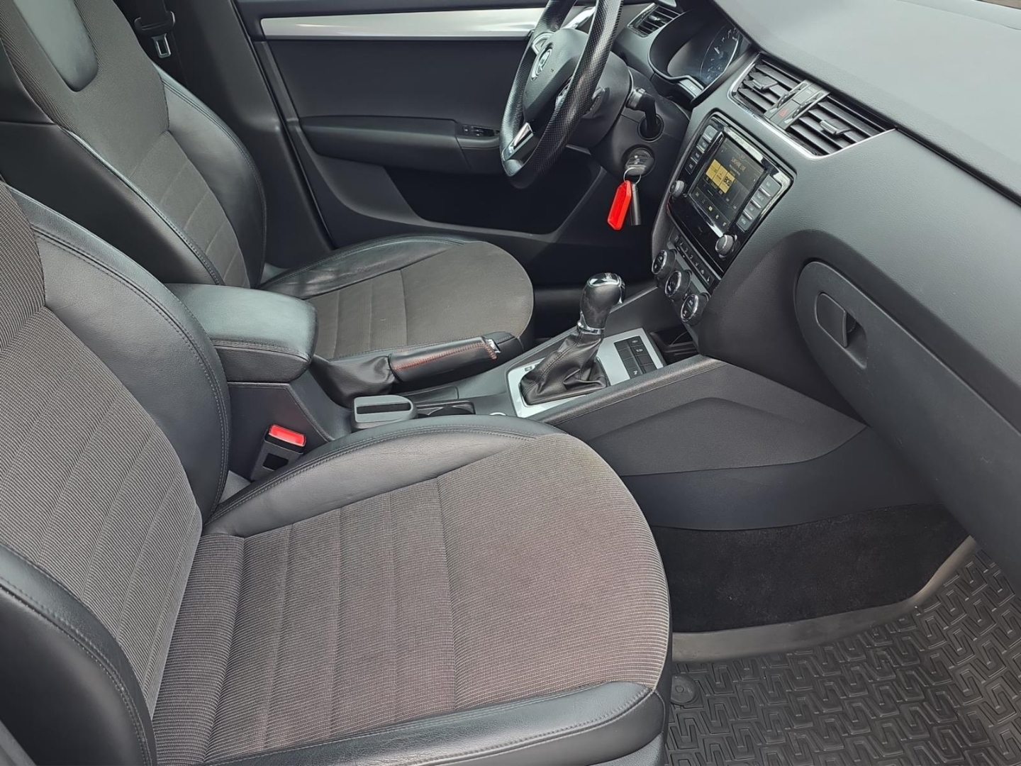 Skoda Octavia Style,Navi,Xenon,P.-Dach,Climatronic,Tempomat,Sitzheizung, laser-weiss – Bild 9