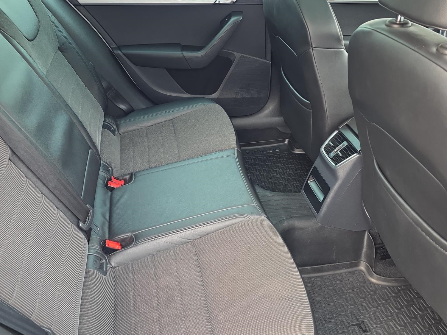 Skoda Octavia Style,Navi,Xenon,P.-Dach,Climatronic,Tempomat,Sitzheizung, laser-weiss – Bild 10