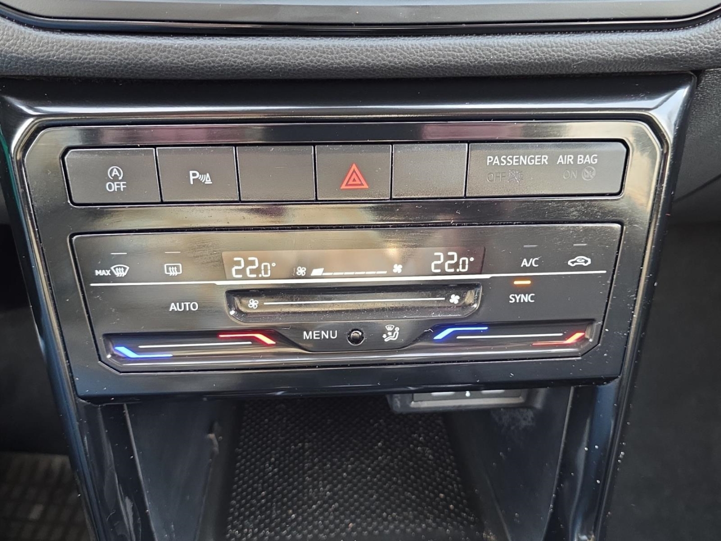 VW T-Cross 1.0 TSI Life, LED, Climatronic,ACC,PDC,Tempomat, deep black perleffekt (schwarz) – Bild 17