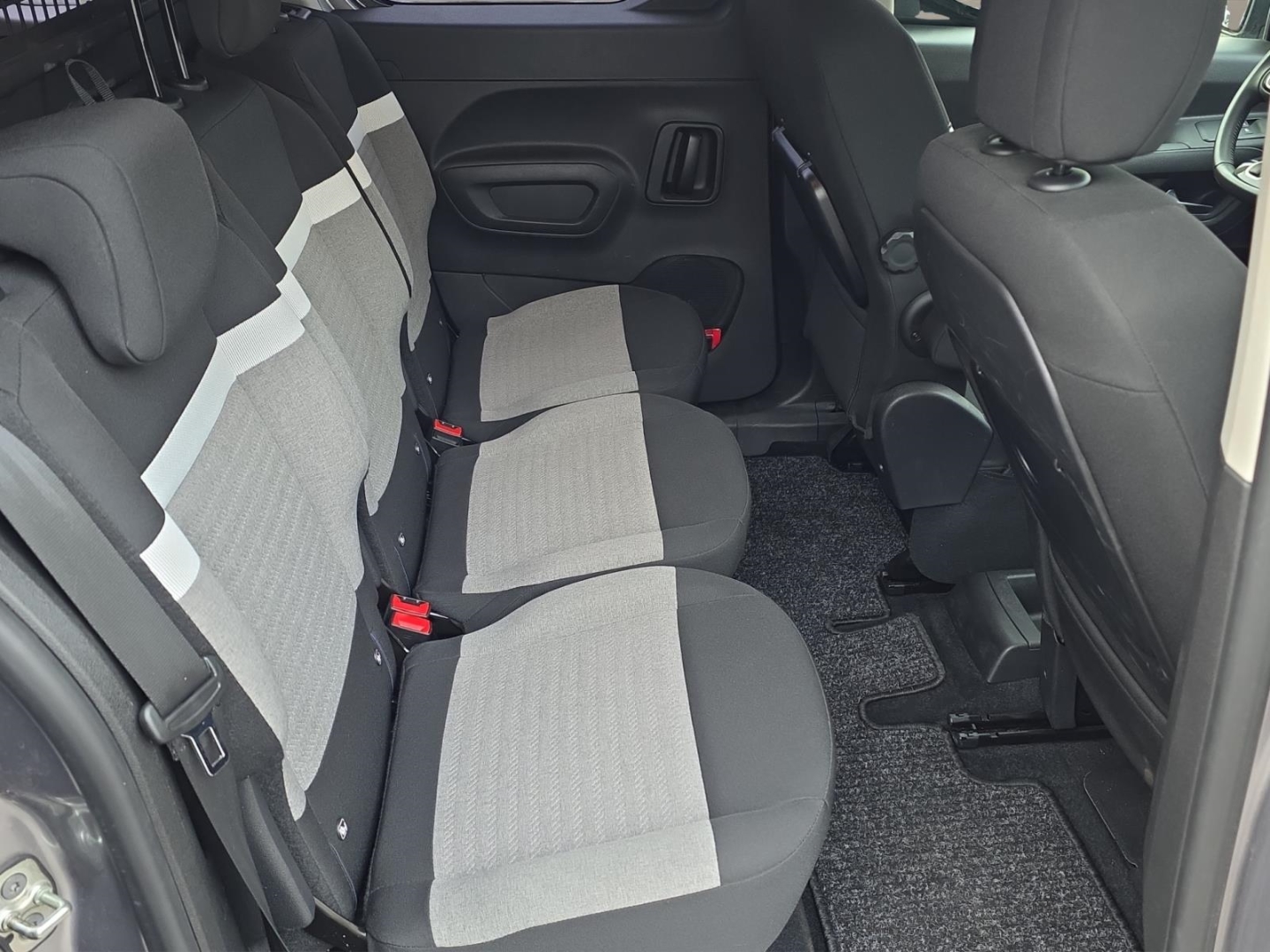 Citroen Berlingo MPV Feel M,Klima,Tempomat,R.Kamera,PDC, lack grau artense/typ aussenverkleidung metallic-lackierung – Bild 10