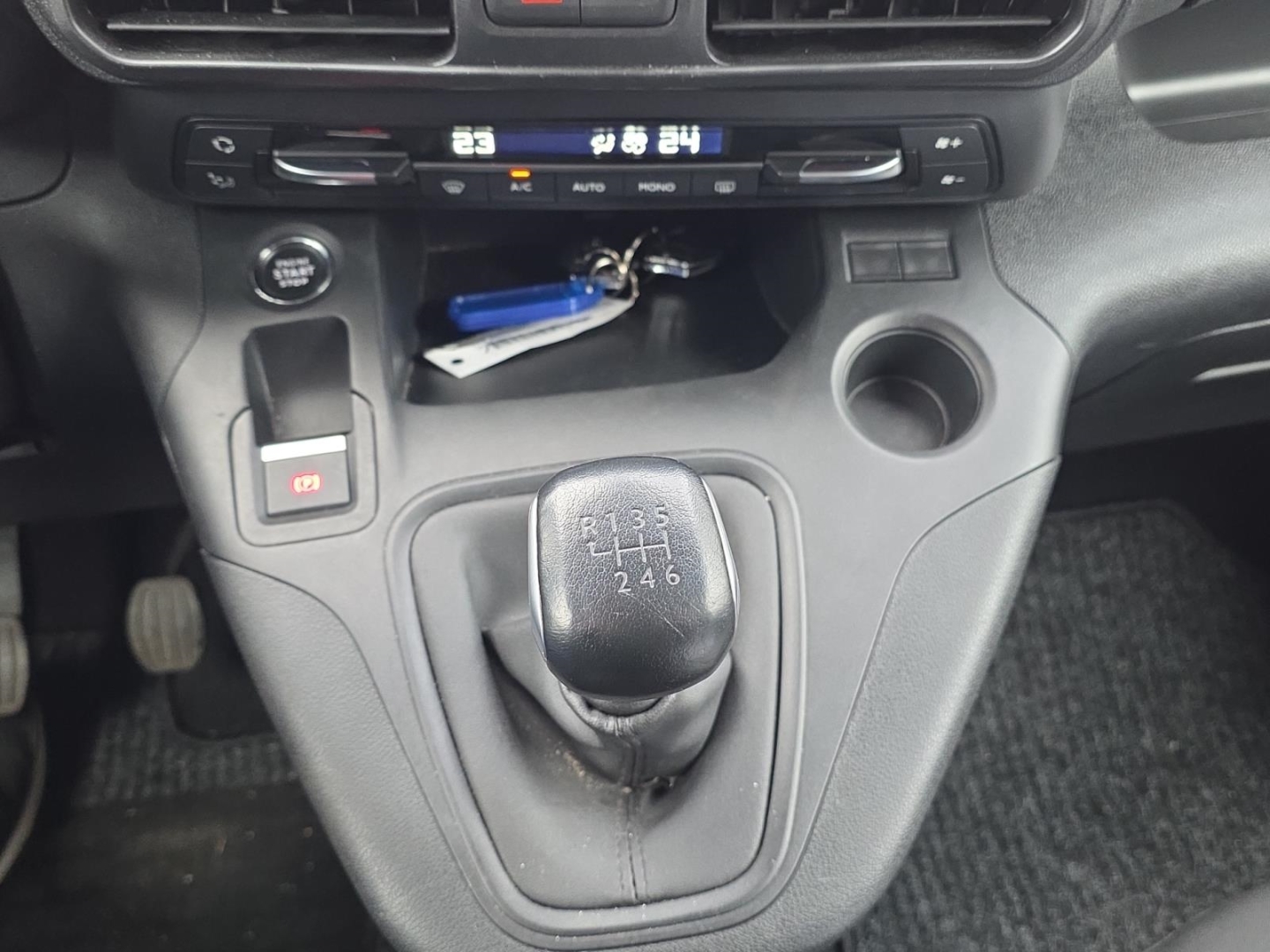 Citroen Berlingo MPV Feel M,Klima,Tempomat,R.Kamera,PDC, lack grau artense/typ aussenverkleidung metallic-lackierung – Bild 17