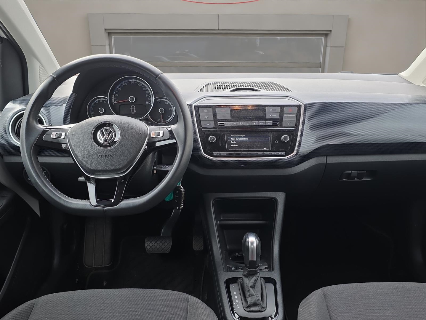 VW up e-up! up!,Climatic,Tempomat,Winter-Paket,R.-Kamera, pure white (weiss) – Bild 11