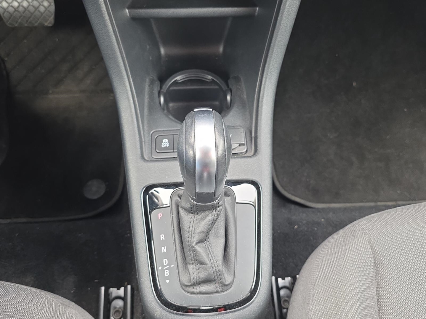 VW up e-up! up!,Climatic,Tempomat,Winter-Paket,R.-Kamera, pure white (weiss) – Bild 17