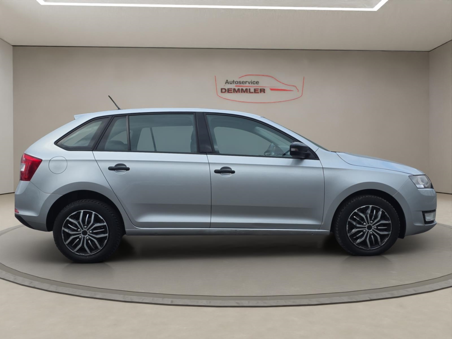 Skoda Rapid Spaceback Cool Edition 1.2, DSG, Klima,PDC, brilliant-silber metallic – Bild 4