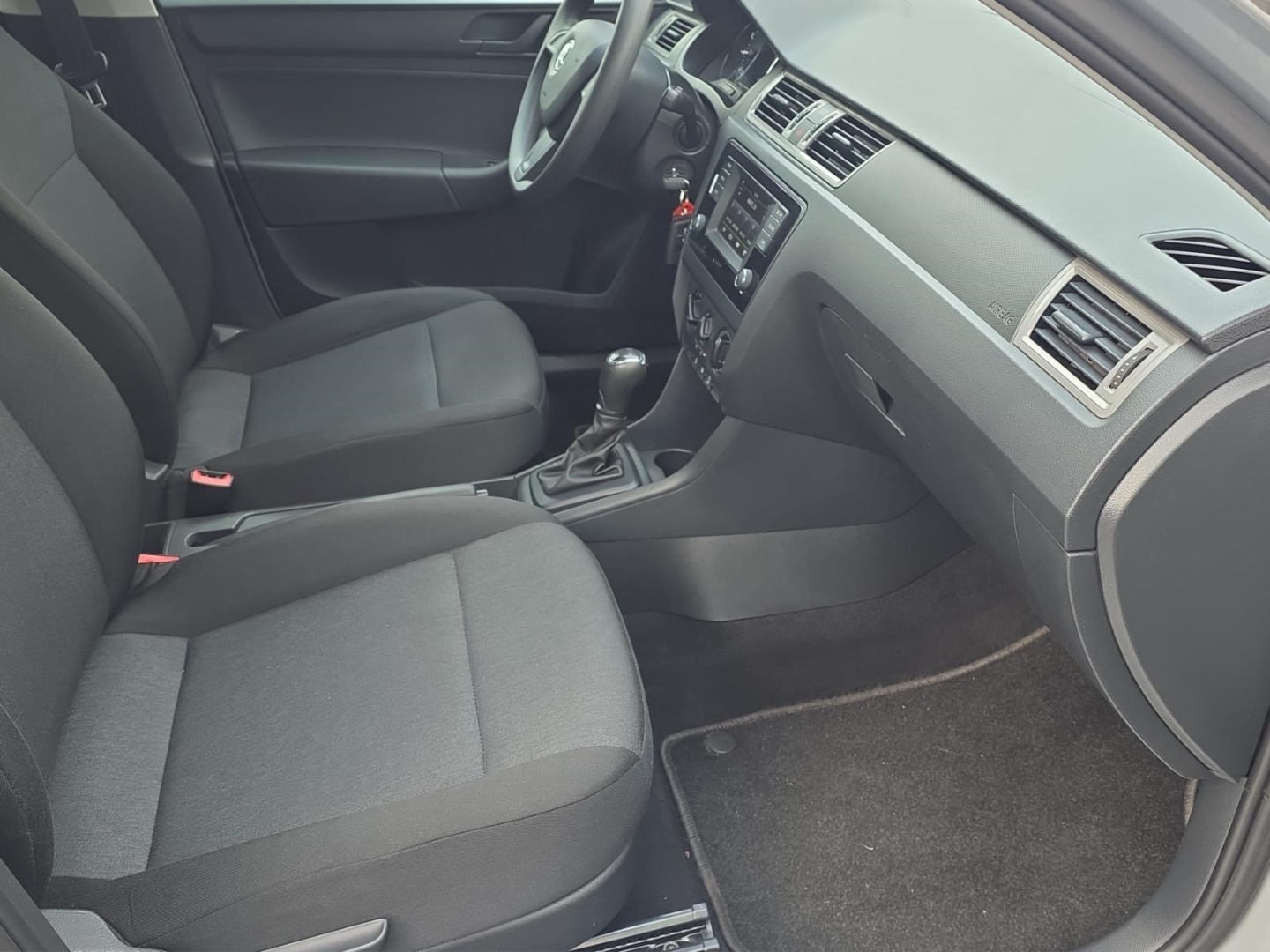 Skoda Rapid Spaceback Cool Edition 1.2, DSG, Klima,PDC, brilliant-silber metallic – Bild 9