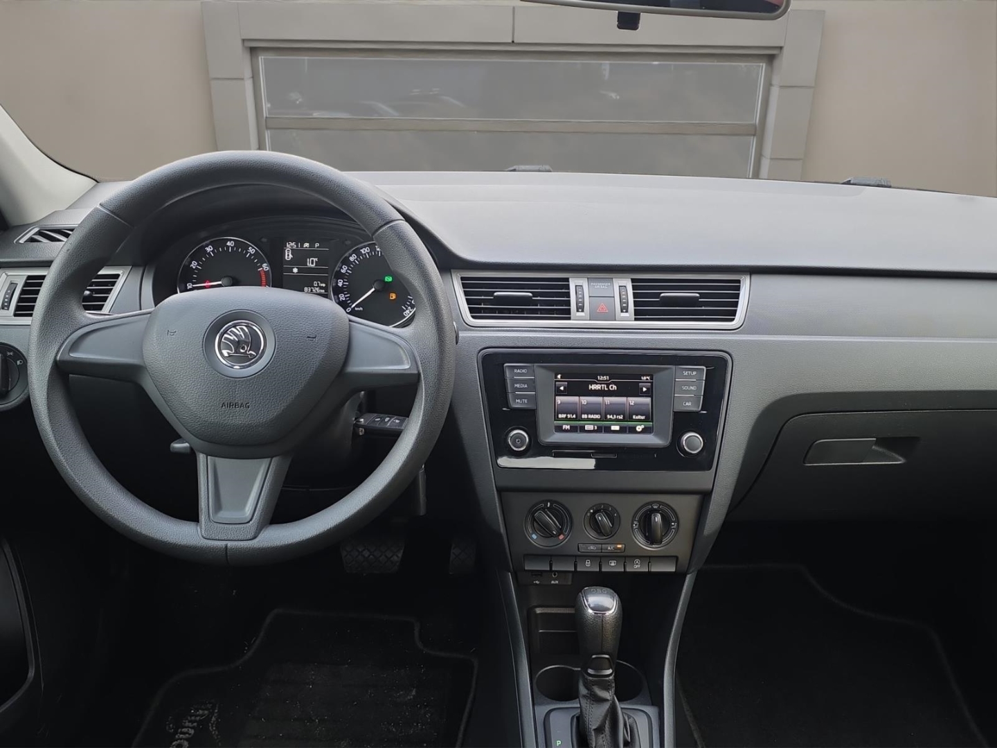 Skoda Rapid Spaceback Cool Edition 1.2, DSG, Klima,PDC, brilliant-silber metallic – Bild 11