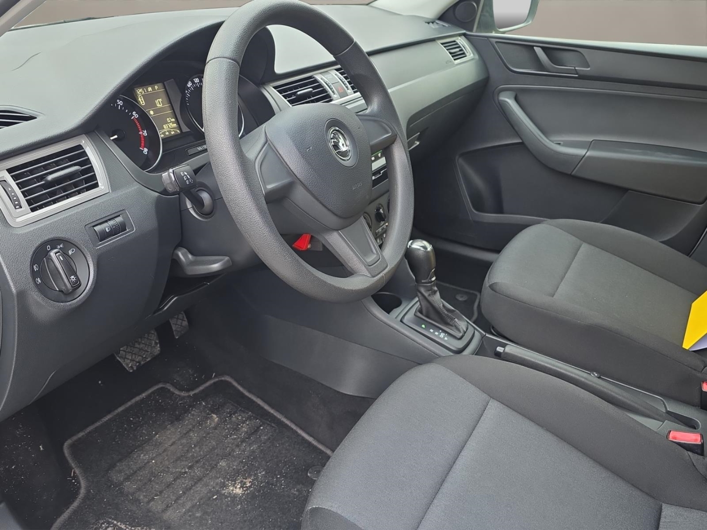 Skoda Rapid Spaceback Cool Edition 1.2, DSG, Klima,PDC, brilliant-silber metallic – Bild 13