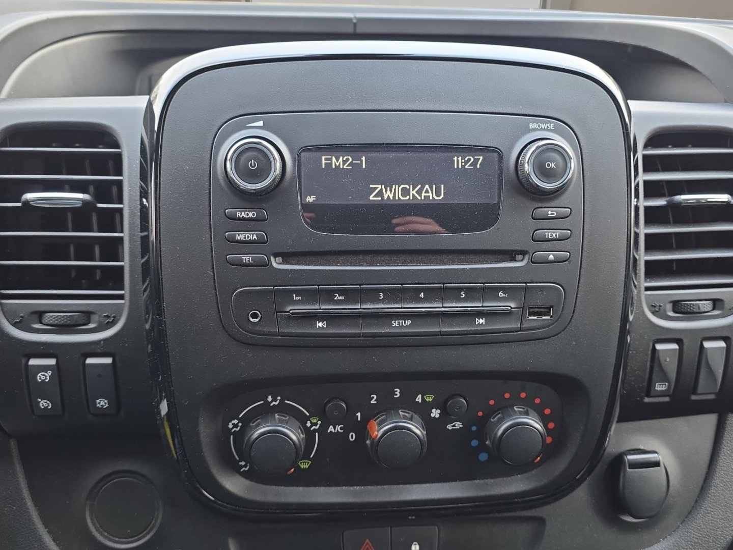 Opel Vivaro B Kombi L2, Klima,AHK,Tempomat,Parksensoren, mamba gruen (s) – Bild 16