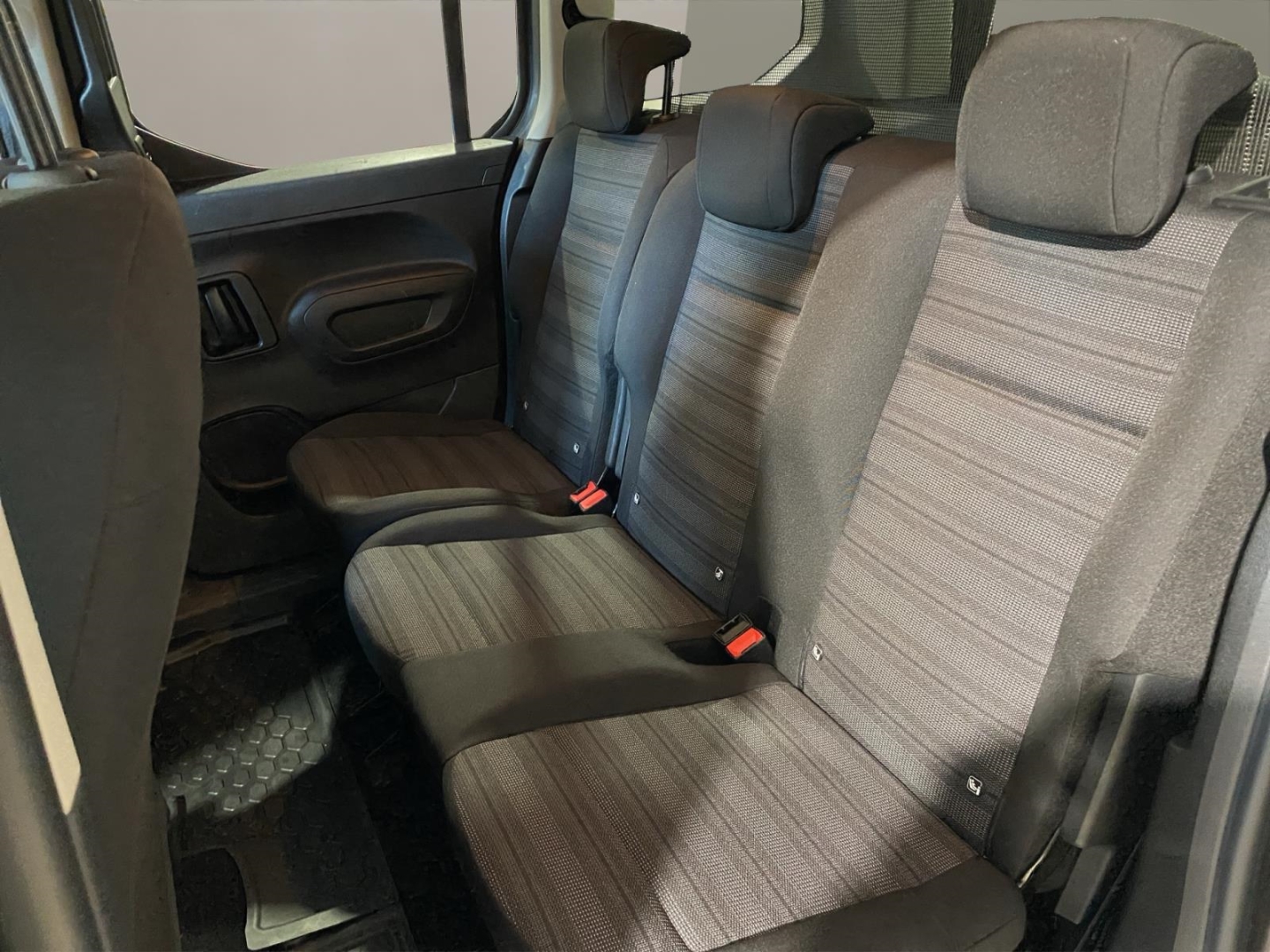 Opel Combo Life 1.5 D EU6d-T,Winter-P., Klima,Parksensoren, mondstein grau/e:vulkan grau – Bild 12