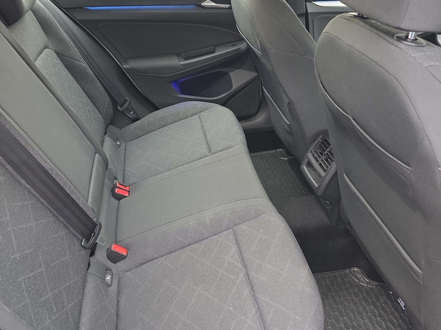 VW Golf VIII Life 1.5 TSI,Climatronik,LED,Parksensoren, pure white (weiss) – Bild 10