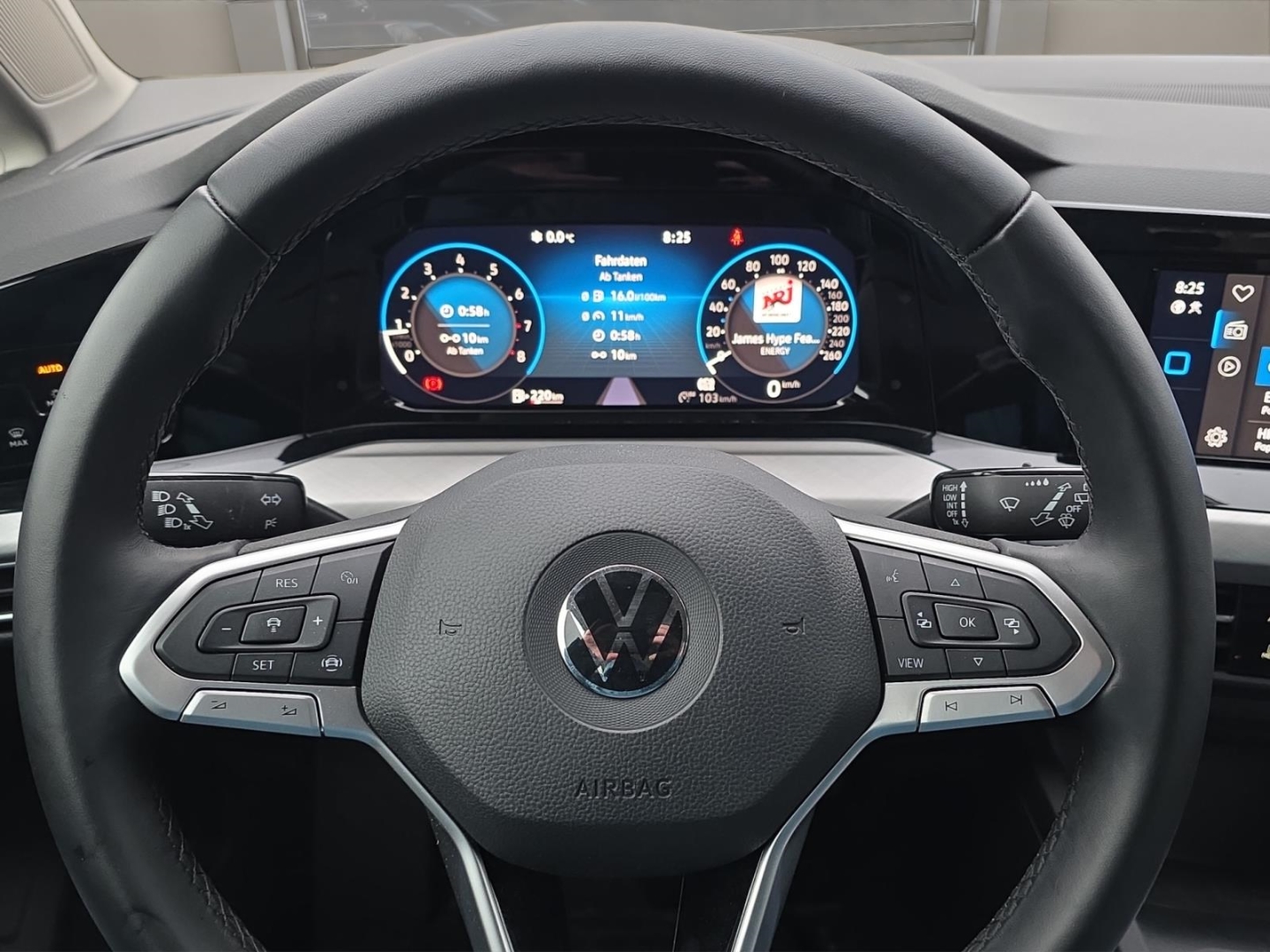 VW Golf VIII Life 1.5 TSI,Climatronik,LED,Parksensoren, pure white (weiss) – Bild 15