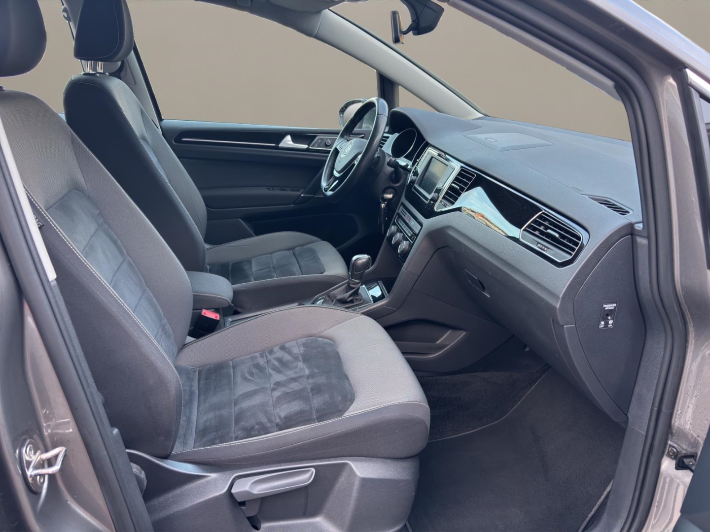 VW Golf Sportsvan VII Highline,Xenon,Navi,AHK,Winter-P.,Tempomat, limestone grey metallic (grau) – Bild 9