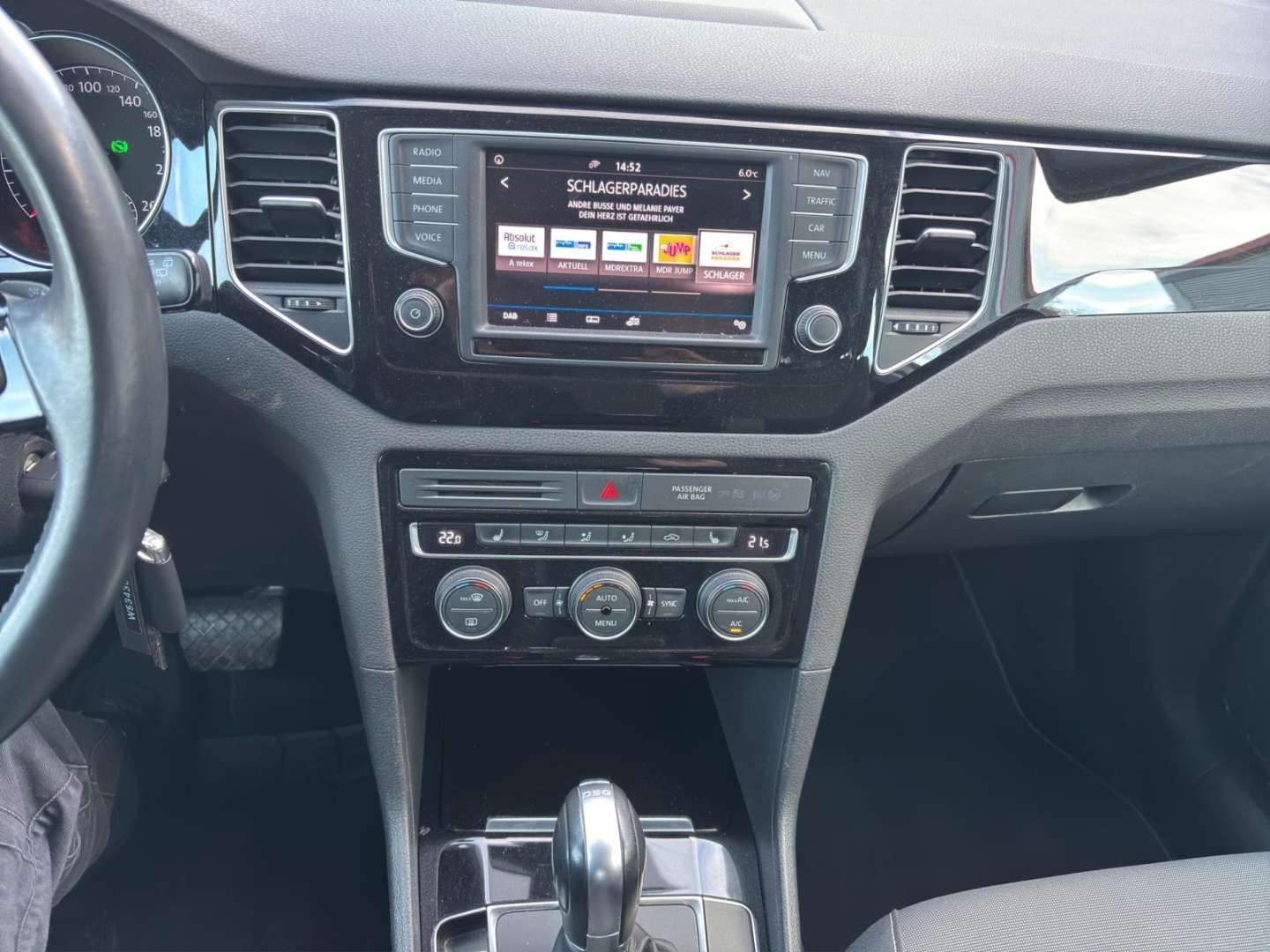 VW Golf Sportsvan VII Highline,Xenon,Navi,AHK,Winter-P.,Tempomat, limestone grey metallic (grau) – Bild 16