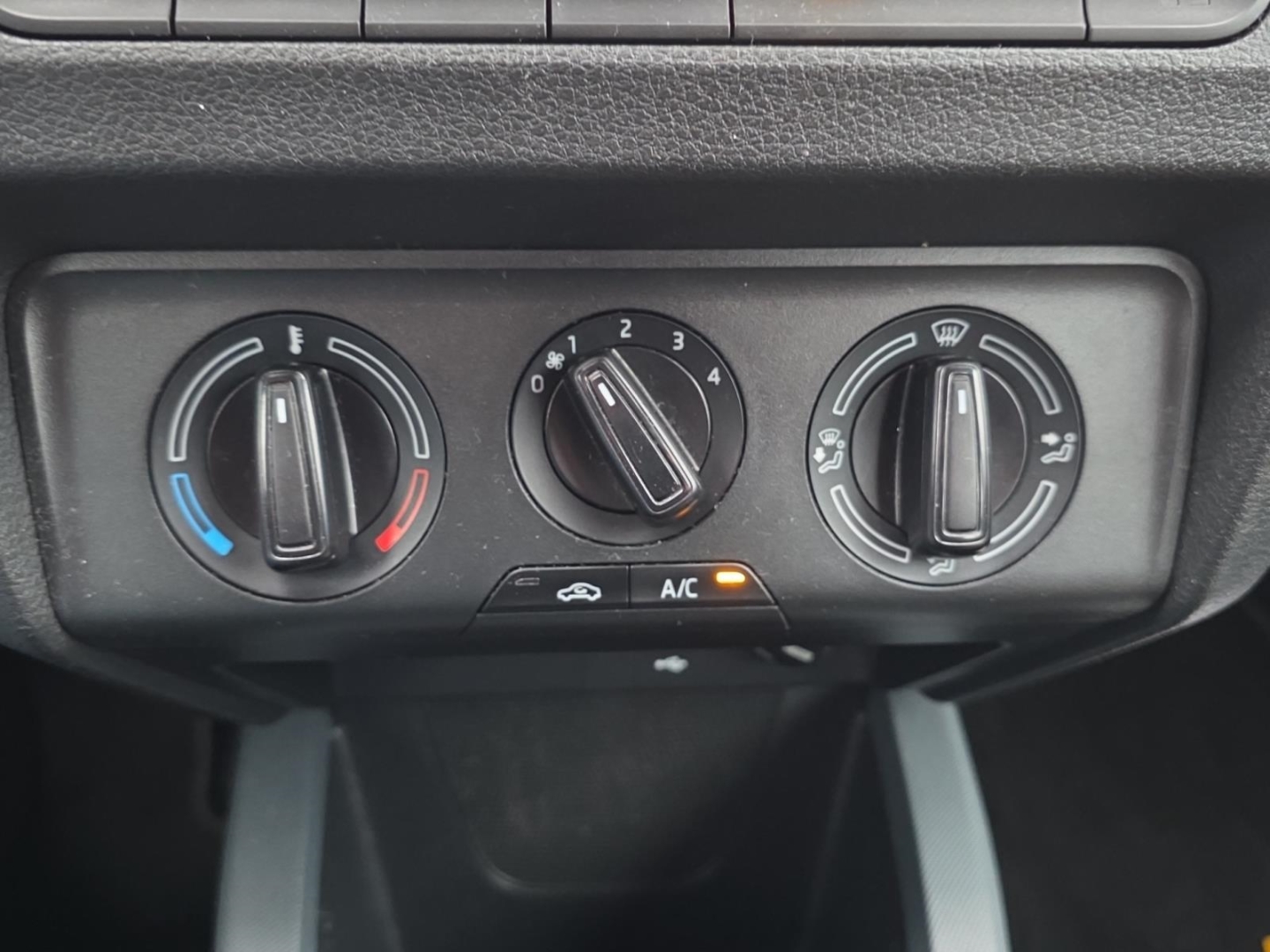 Skoda Fabia Combi 1.0 TSI Cool Plus, Klima, Parksensoren, DAB-Radio, energy blau – Bild 17