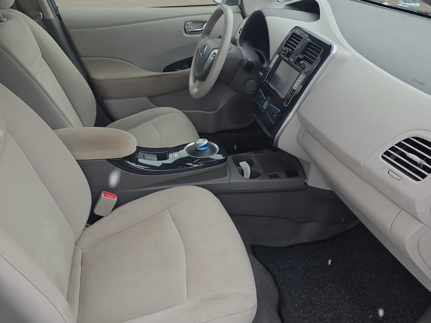 Nissan Leaf Klimaautomatik, Sitzheizung, Navi, Tempomat, white pearl (m) (weiss) – Bild 9