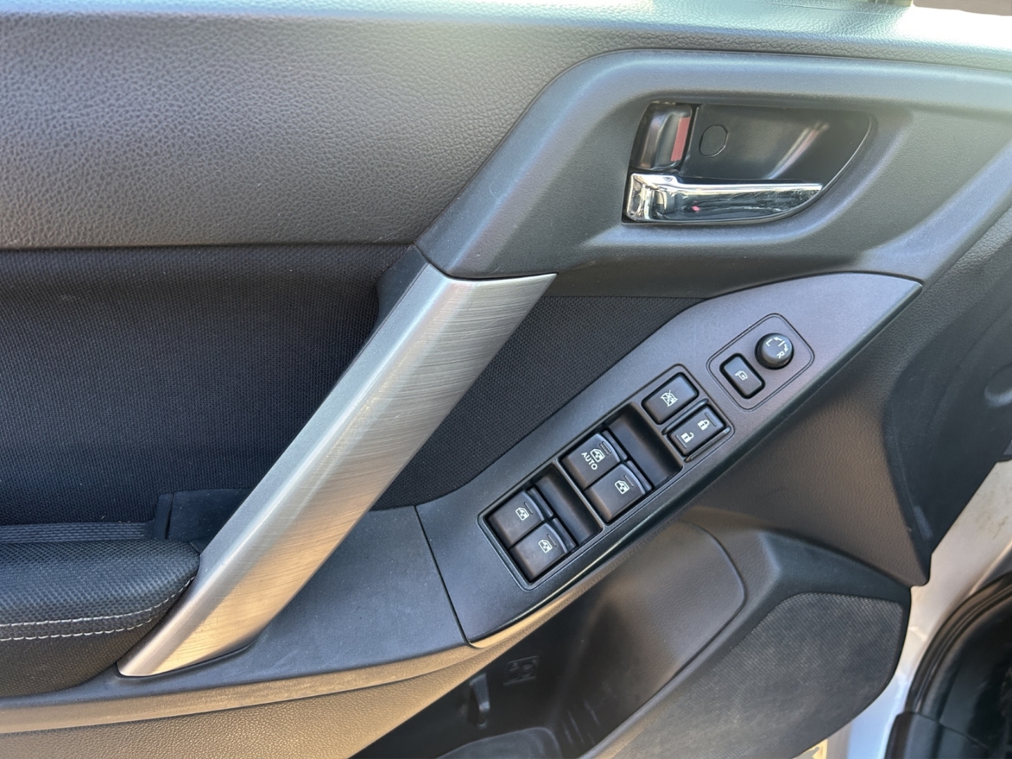 Subaru Forester Exclusive,4x4,Pano-Dach ,Xenon,Tempomat,Klimaautomaik, ice silver (m) (silber) – Bild 14