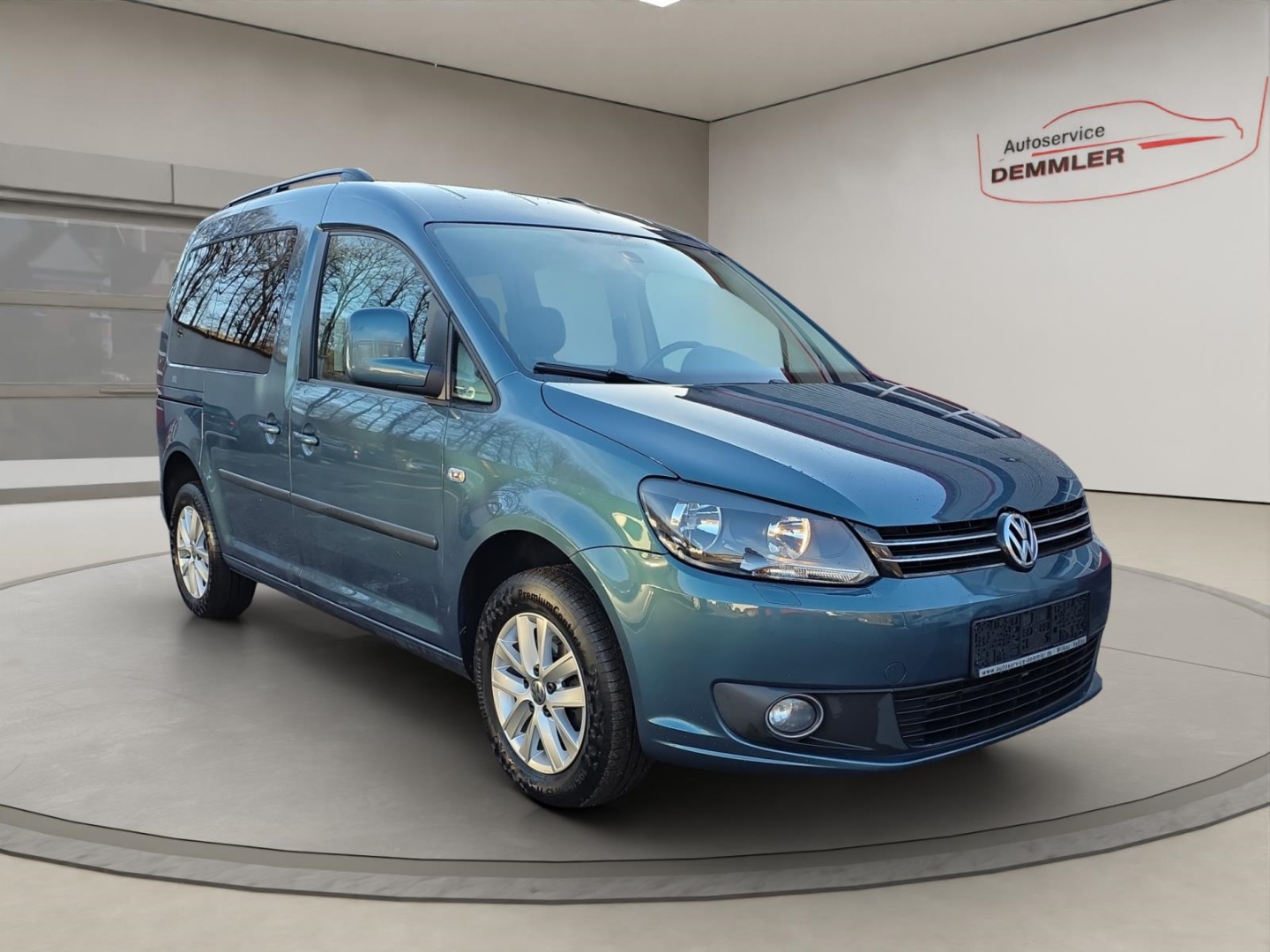 VW Caddy 1.6 TDI,Climatronic,PDC,Sitzheizung,Tempomat, bambusgarden green metallic (gruen) – Bild 3