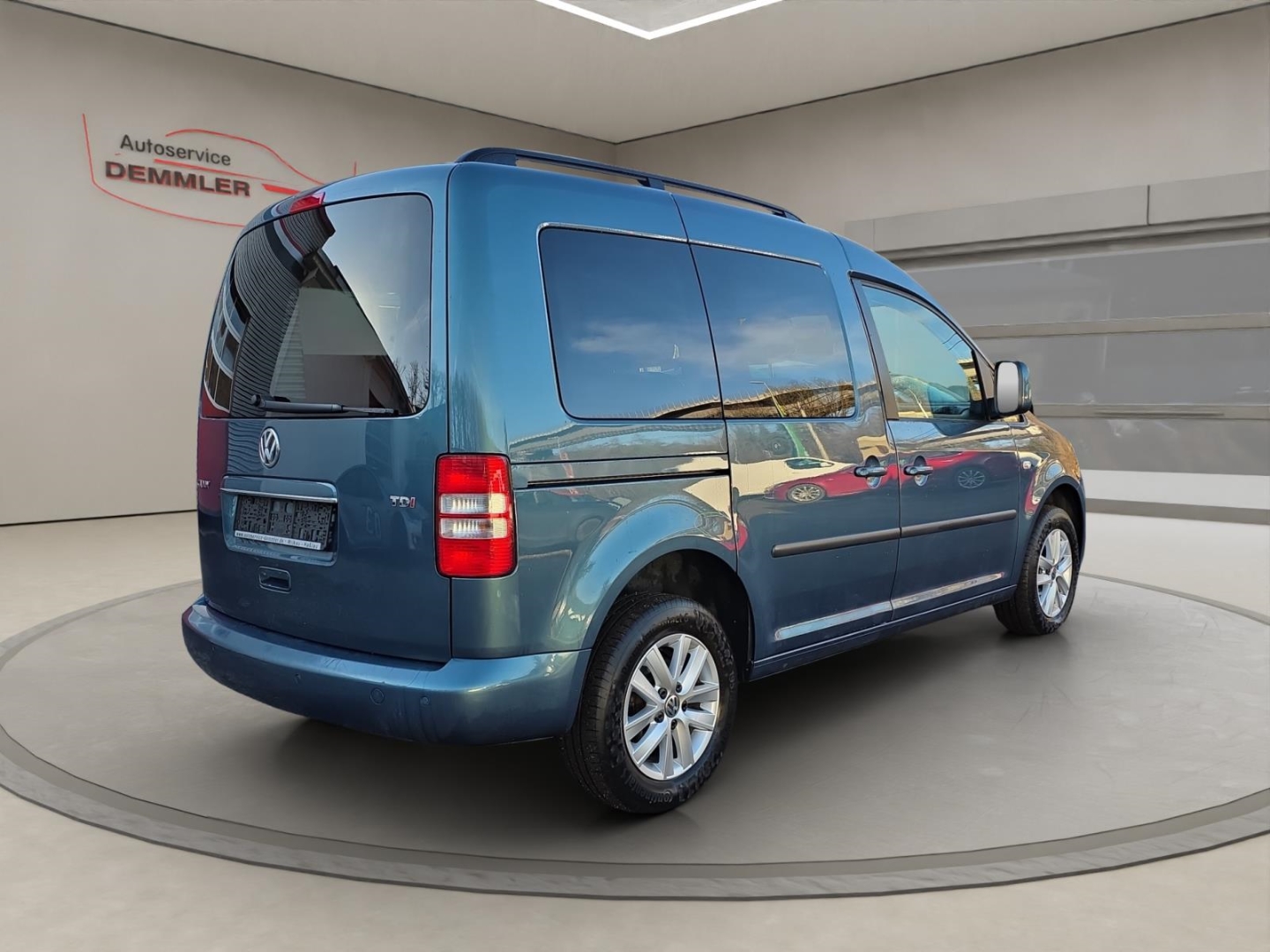 VW Caddy 1.6 TDI,Climatronic,PDC,Sitzheizung,Tempomat, bambusgarden green metallic (gruen) – Bild 5