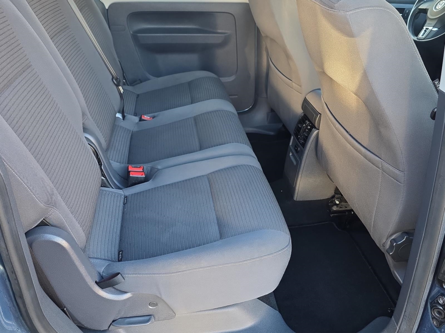 VW Caddy 1.6 TDI,Climatronic,PDC,Sitzheizung,Tempomat, bambusgarden green metallic (gruen) – Bild 10