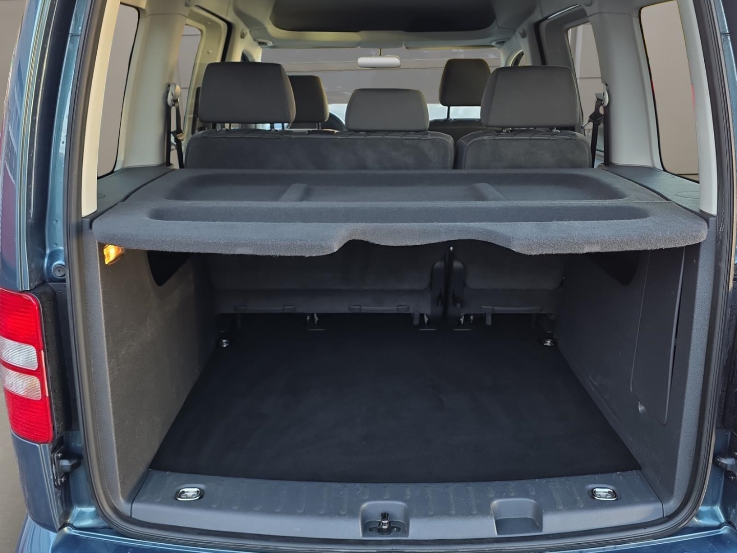 VW Caddy 1.6 TDI,Climatronic,PDC,Sitzheizung,Tempomat, bambusgarden green metallic (gruen) – Bild 12