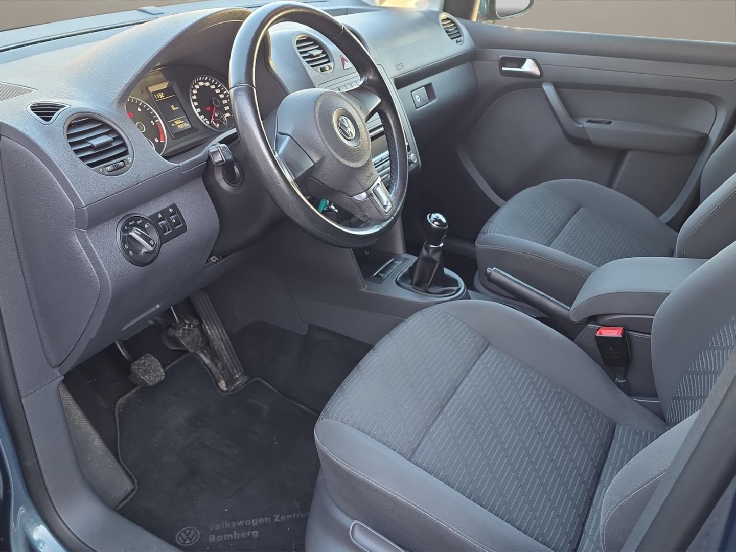 VW Caddy 1.6 TDI,Climatronic,PDC,Sitzheizung,Tempomat, bambusgarden green metallic (gruen) – Bild 13