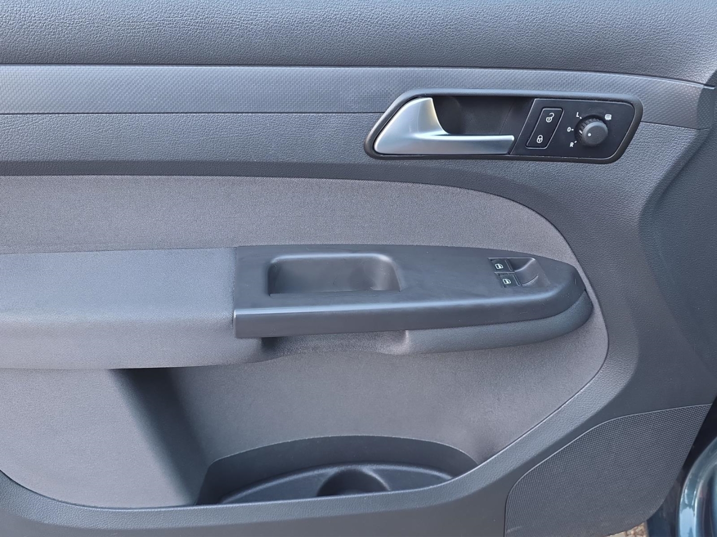 VW Caddy 1.6 TDI,Climatronic,PDC,Sitzheizung,Tempomat, bambusgarden green metallic (gruen) – Bild 14