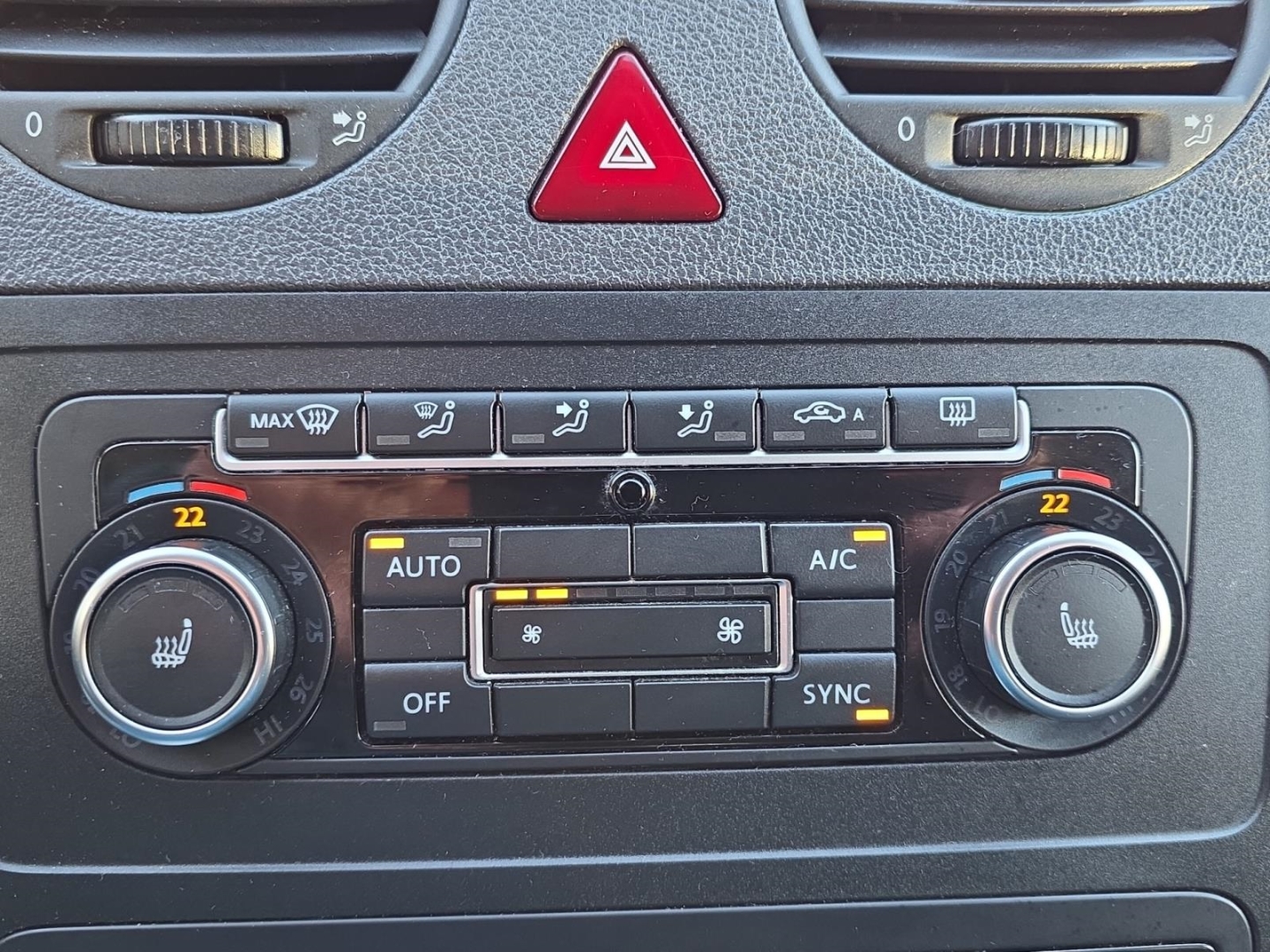 VW Caddy 1.6 TDI,Climatronic,PDC,Sitzheizung,Tempomat, bambusgarden green metallic (gruen) – Bild 16