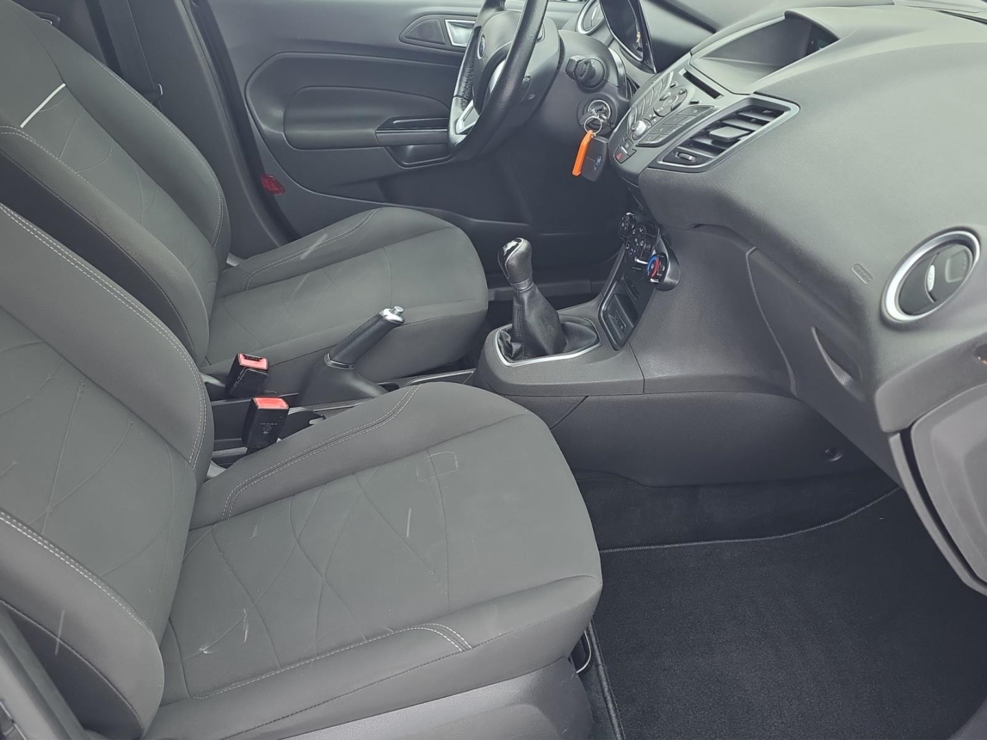 Ford Fiesta 1.2,Klima,Winter-P.,Sitz- und Frontscheibenheizung, panther-schwarz metallic – Bild 9