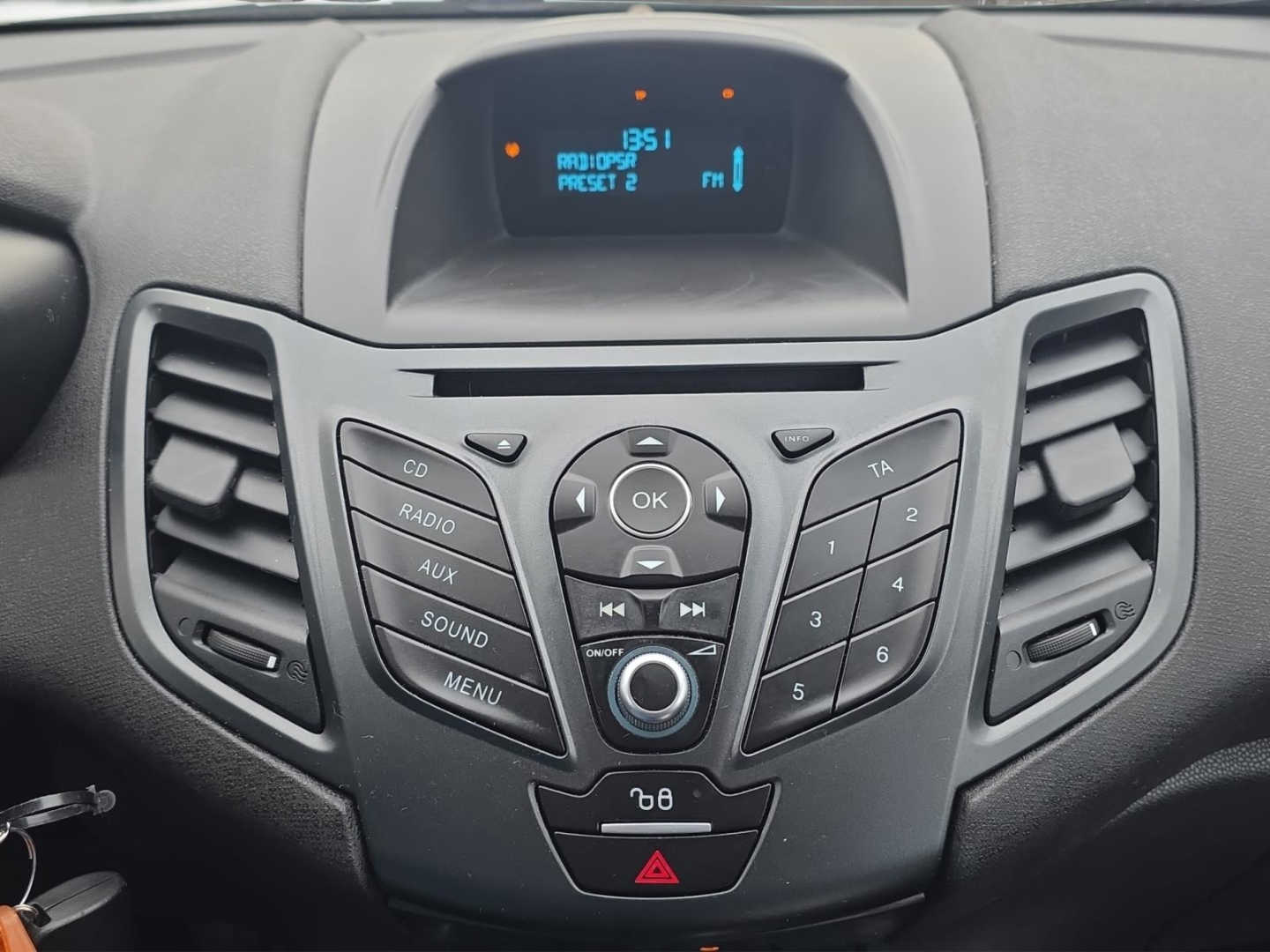 Ford Fiesta 1.2,Klima,Winter-P.,Sitz- und Frontscheibenheizung, panther-schwarz metallic – Bild 16