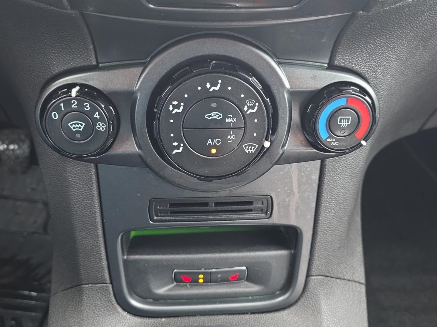 Ford Fiesta 1.2,Klima,Winter-P.,Sitz- und Frontscheibenheizung, panther-schwarz metallic – Bild 17