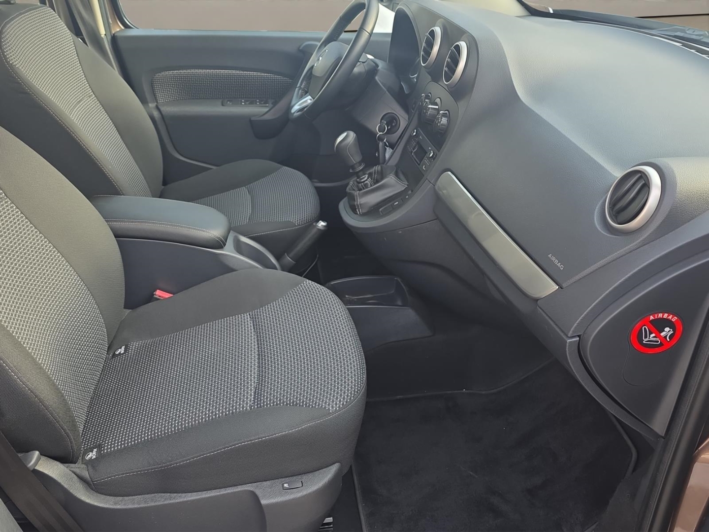 Mercedes-Benz Citan Klima,Anhängerkupplung, Sitzheizung, PDC, limonitbraun metallic – Bild 9