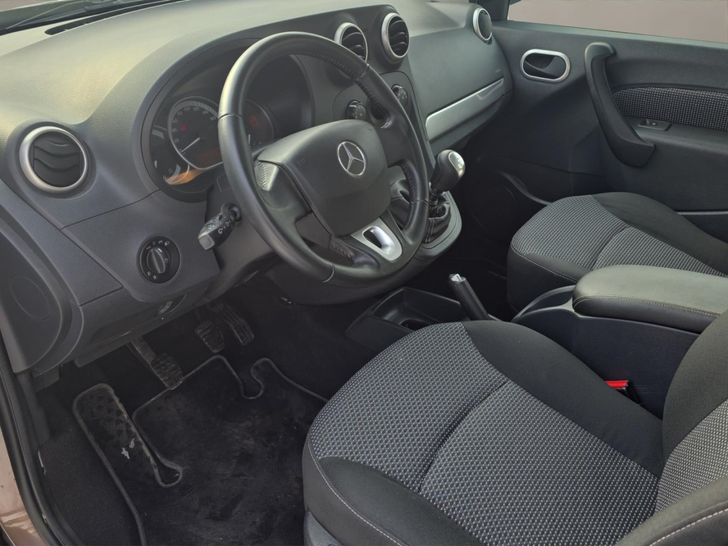 Mercedes-Benz Citan Klima,Anhängerkupplung, Sitzheizung, PDC, limonitbraun metallic – Bild 13