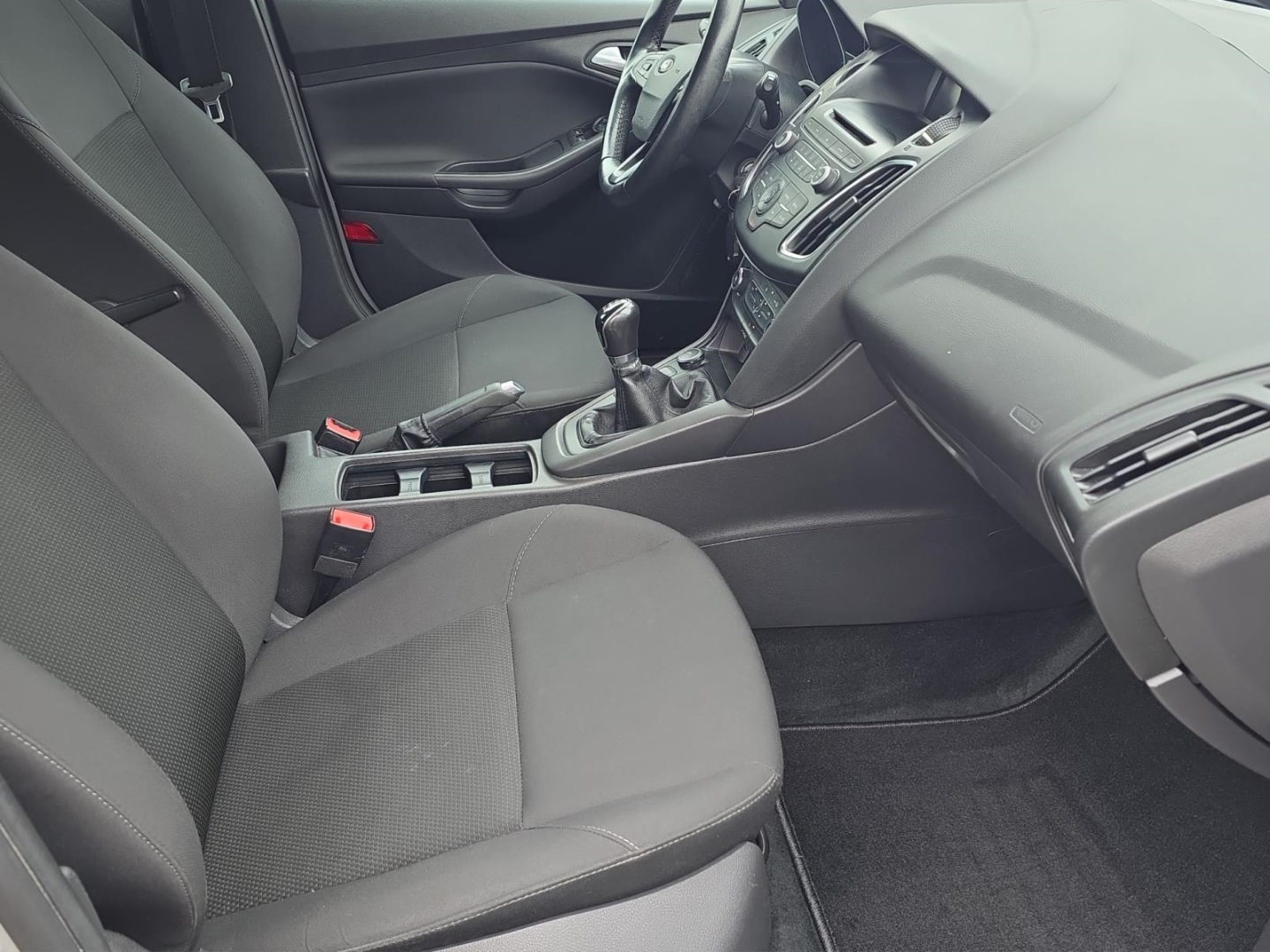 Ford Focus Trend 1.0 Klima *Motor neu*, polar-silber metallic – Bild 9