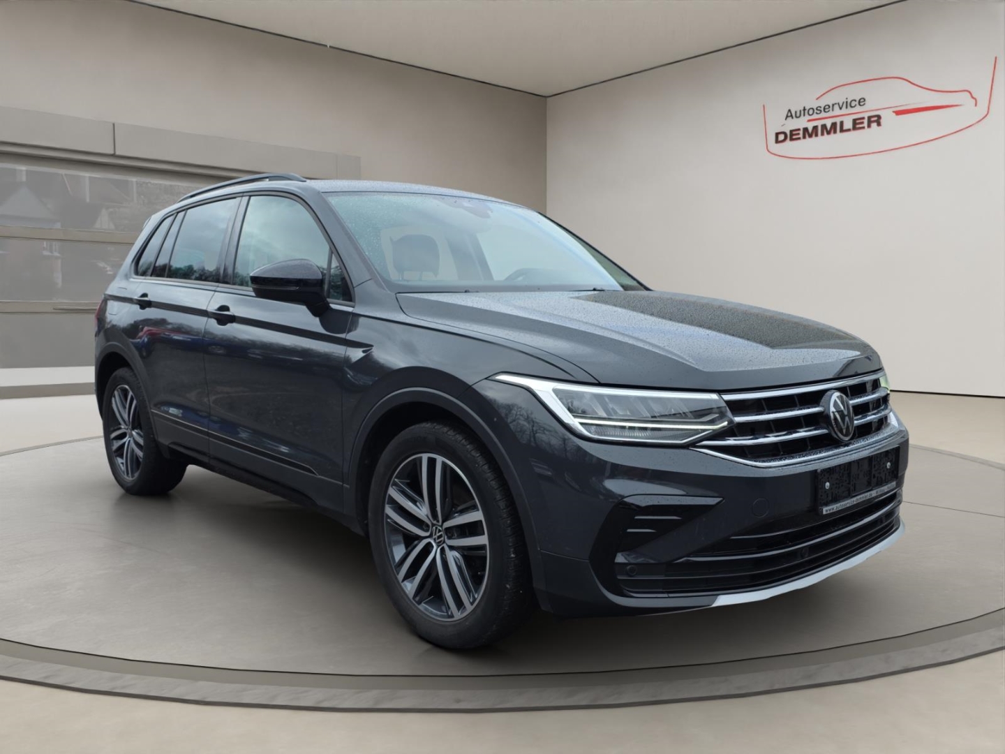 VW Tiguan Urban Sport 2.0 TDI, Standheizung, AHK schwenkbar, Navi, uranograu – Bild 3