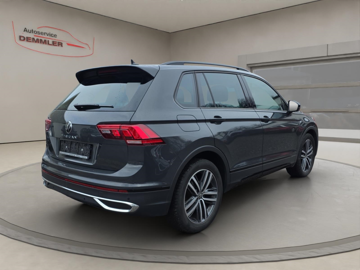 VW Tiguan Urban Sport 2.0 TDI, Standheizung, AHK schwenkbar, Navi, uranograu – Bild 5