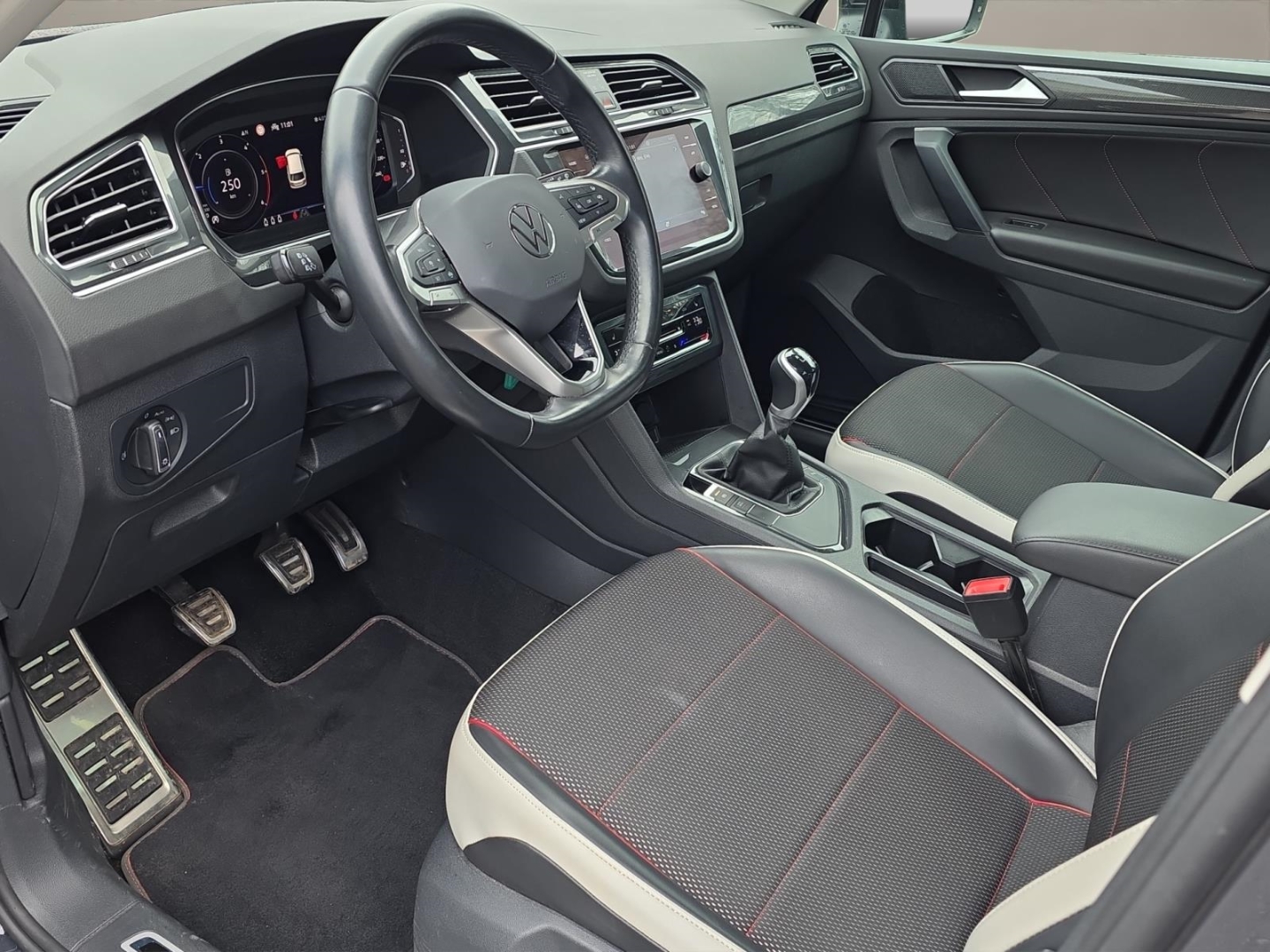 VW Tiguan Urban Sport 2.0 TDI, Standheizung, AHK schwenkbar, Navi, uranograu – Bild 13