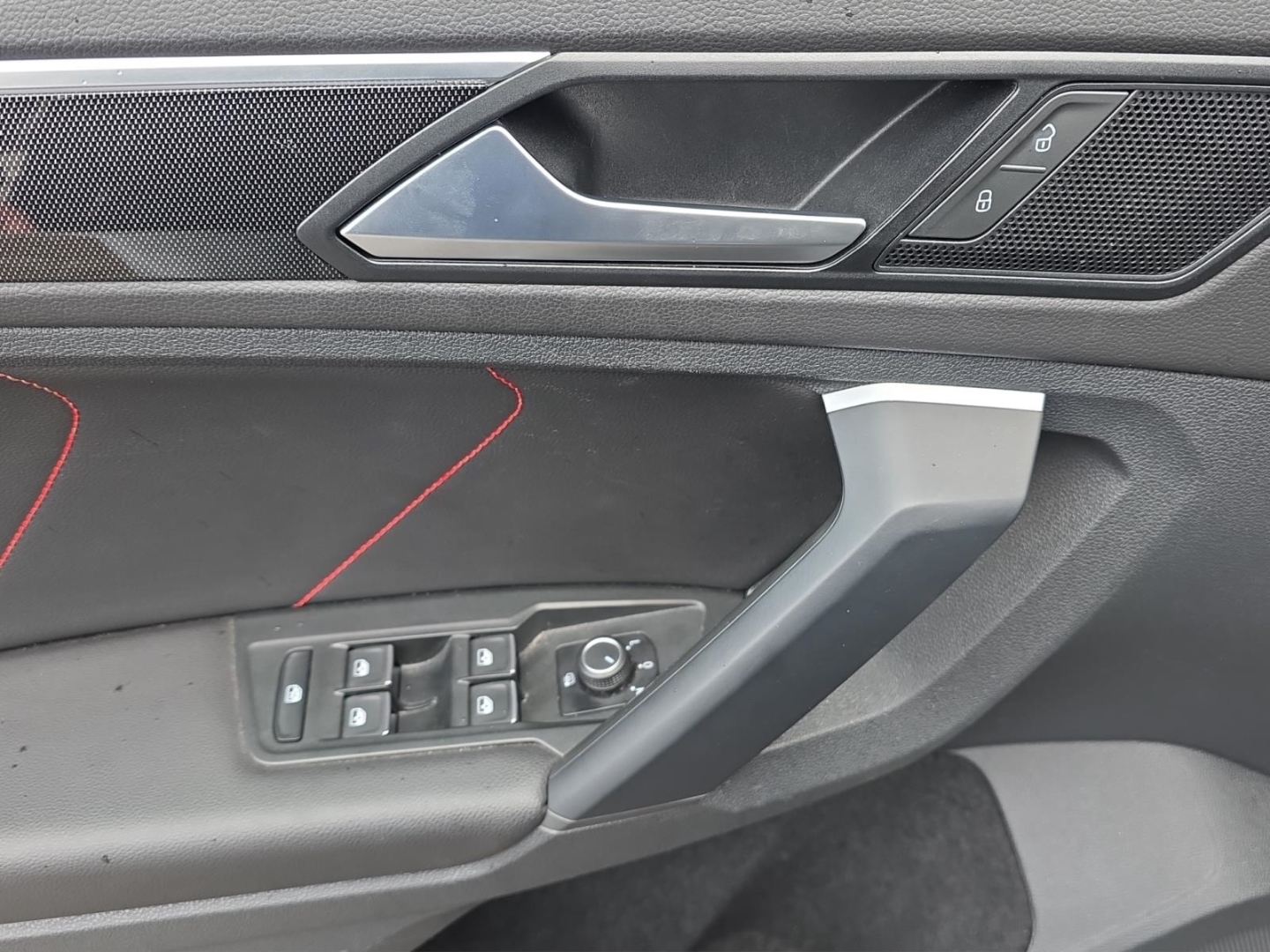 VW Tiguan Urban Sport 2.0 TDI, Standheizung, AHK schwenkbar, Navi, uranograu – Bild 14