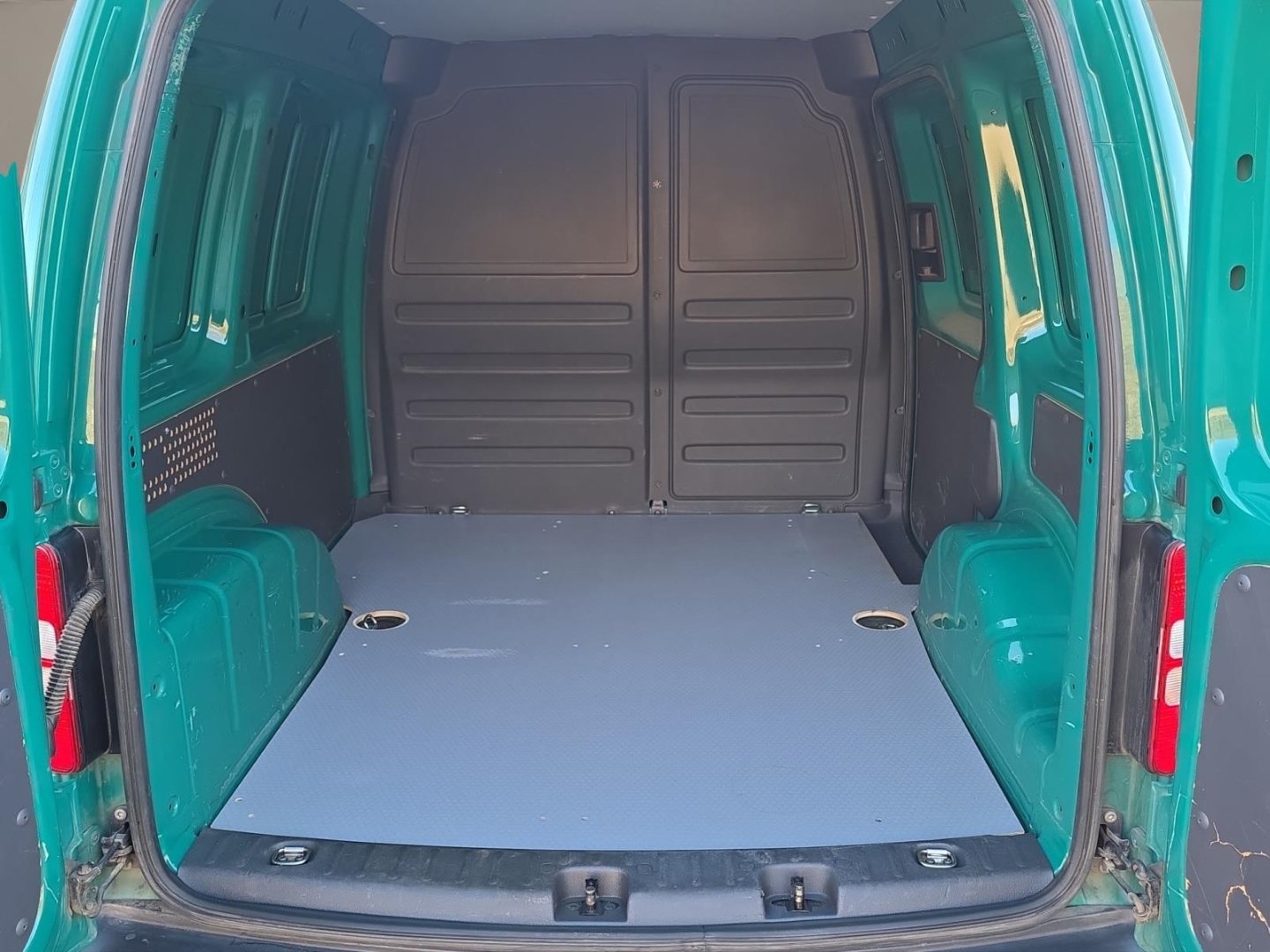 VW Caddy 1.6 TDI,Climatronic,Tempomat,AHK,Sitzheizung, gruen – Bild 12