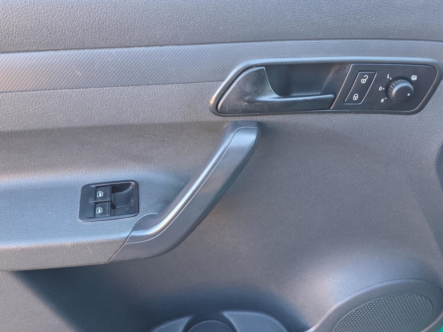 VW Caddy 1.6 TDI,Climatronic,Tempomat,AHK,Sitzheizung, gruen – Bild 14