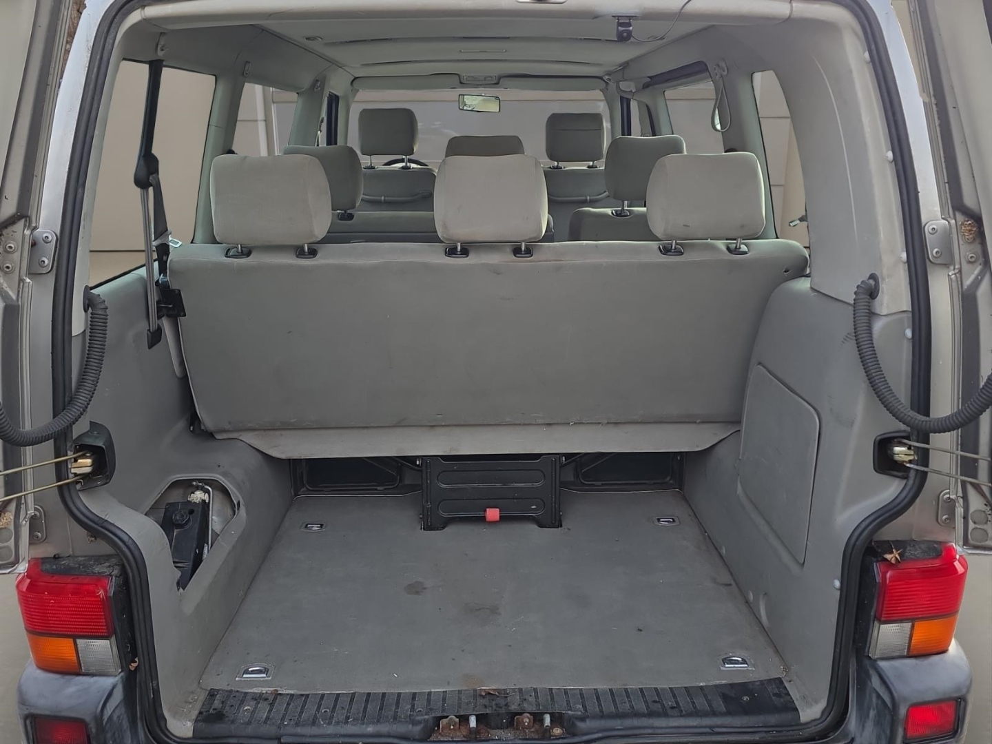 VW T4 Caravelle 2.5 TDI, Klimaautomatik, AHK,ohne Gewährleistung, silbergrau metallic – Bild 12