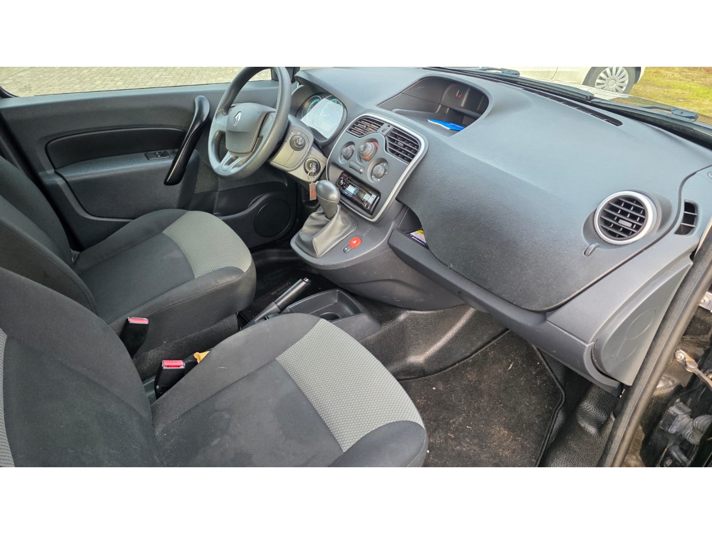 Renault Kangoo Z.E. Kombi Maxi , Heckschaden ,fahrbereit, metal black (schwarz) – Bild 5