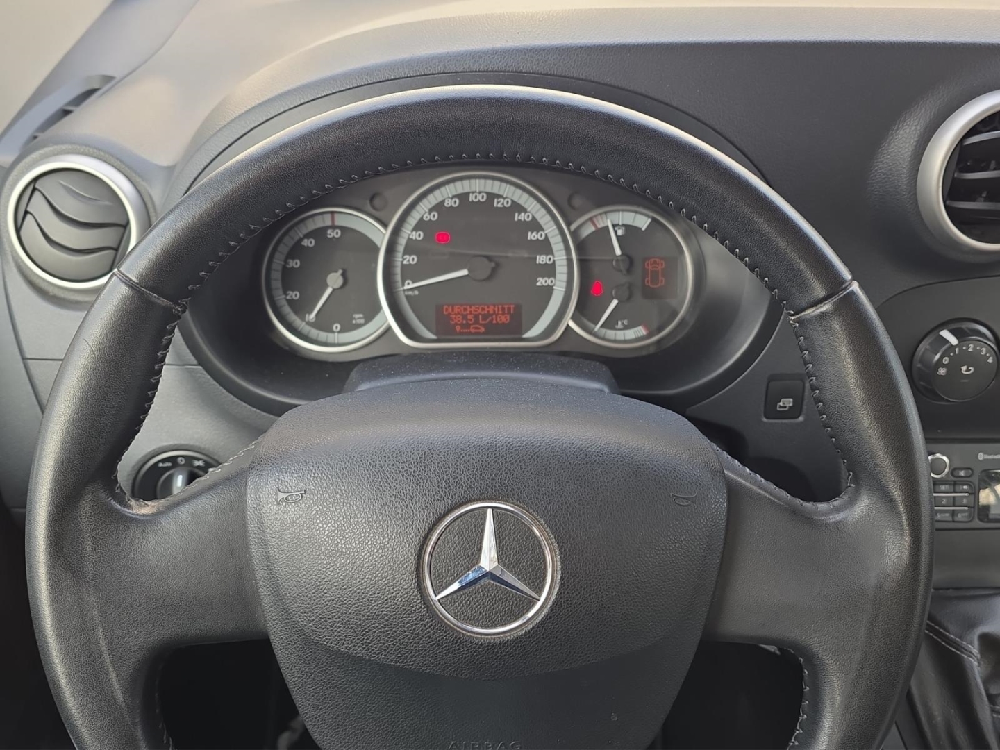 Mercedes-Benz Citan Klima,Anhängerkupplung, Sitzheizung, PDC, limonitbraun metallic – Bild 15